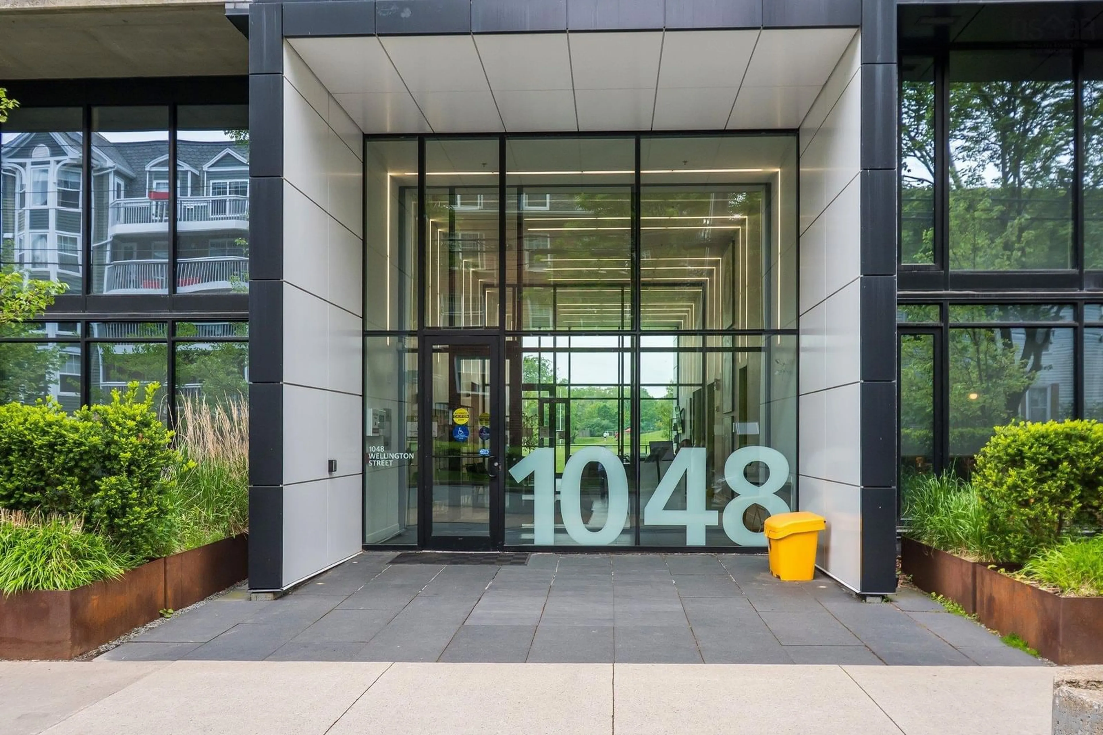 Indoor foyer for 1048 Wellington St #312, Halifax Peninsula Nova Scotia B3H 0C2