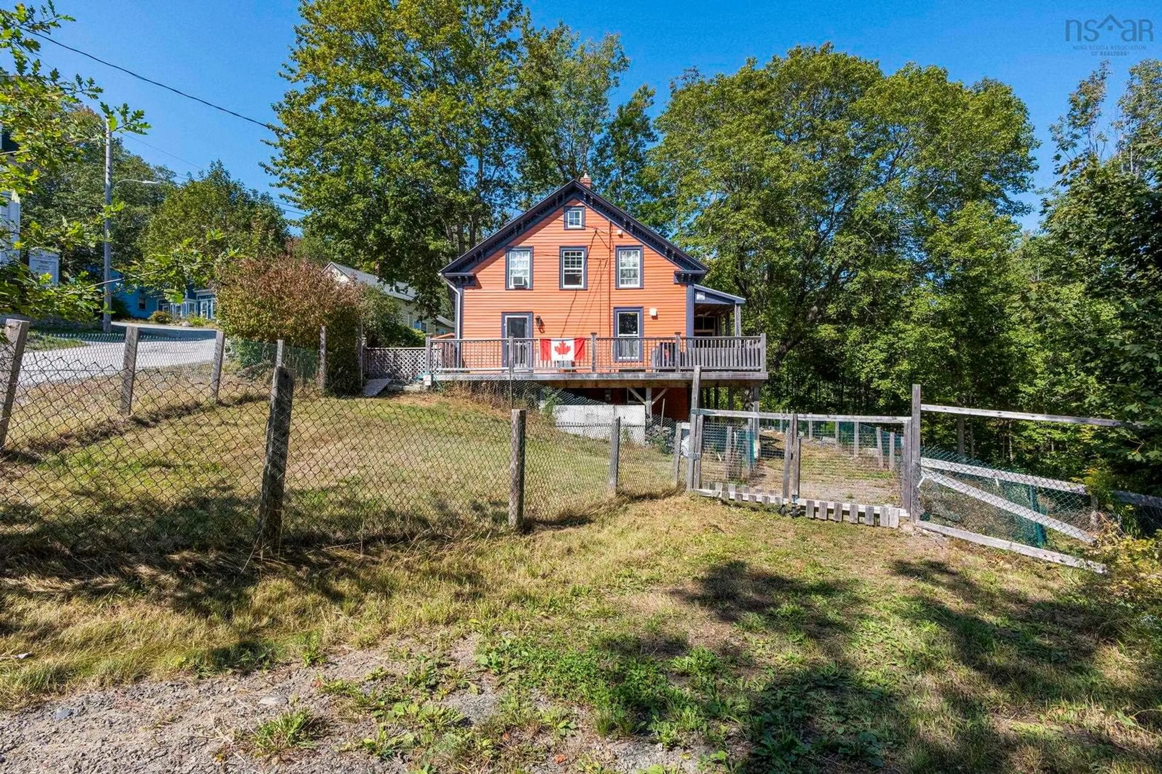 A pic from outside/outdoor area/front of a property/back of a property/a pic from drone, unknown for 40 Pleasant St, Bear River Nova Scotia B0S 1B0