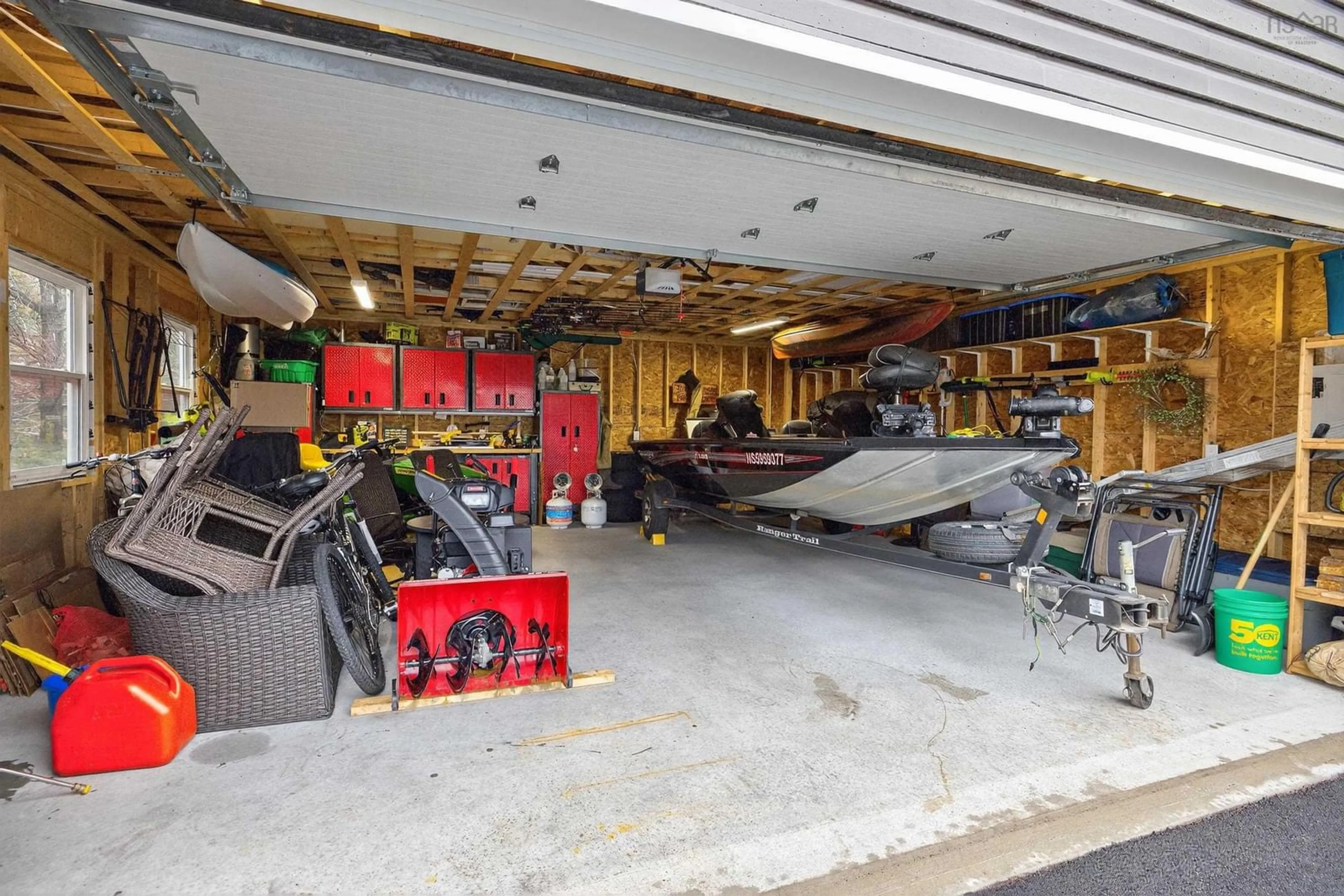 Indoor garage for 40 Sutherland Dr Dr, Fall River Nova Scotia B2T 1M1