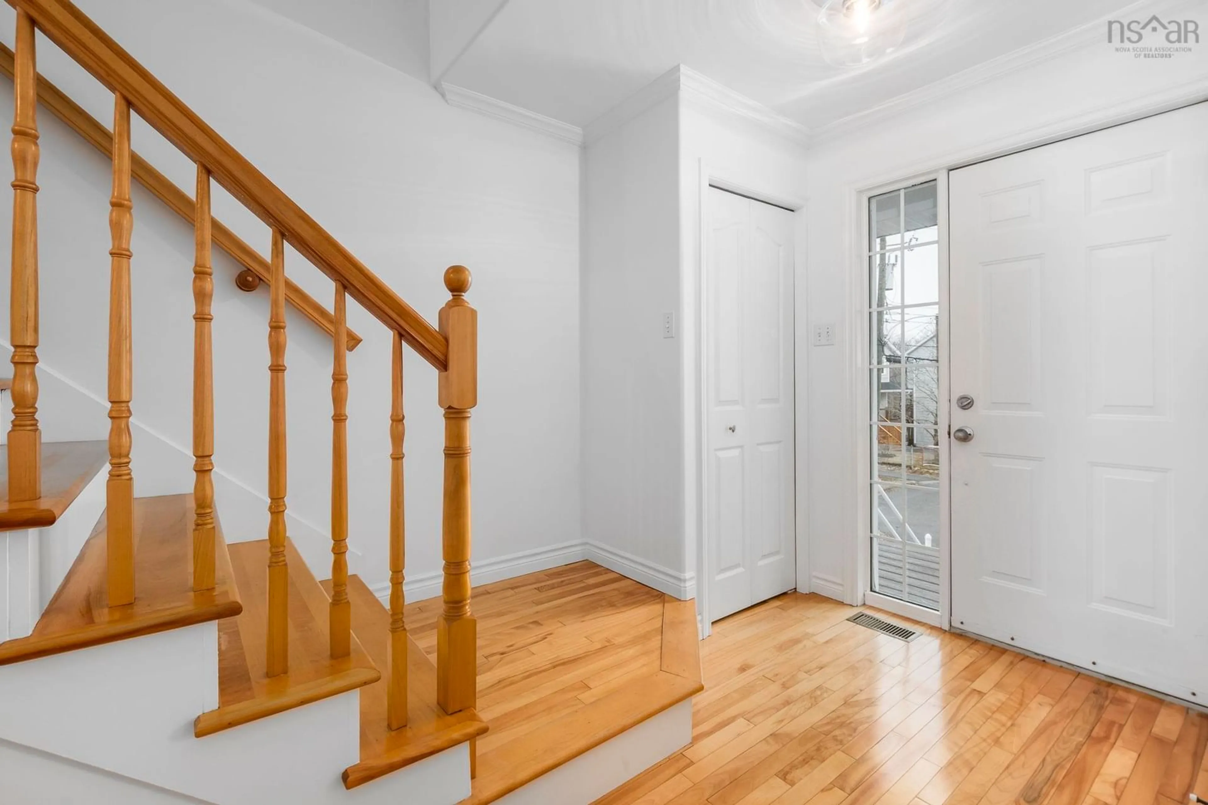 Indoor entryway for 118 Dixon Crt, Timberlea Nova Scotia B3T 1N9