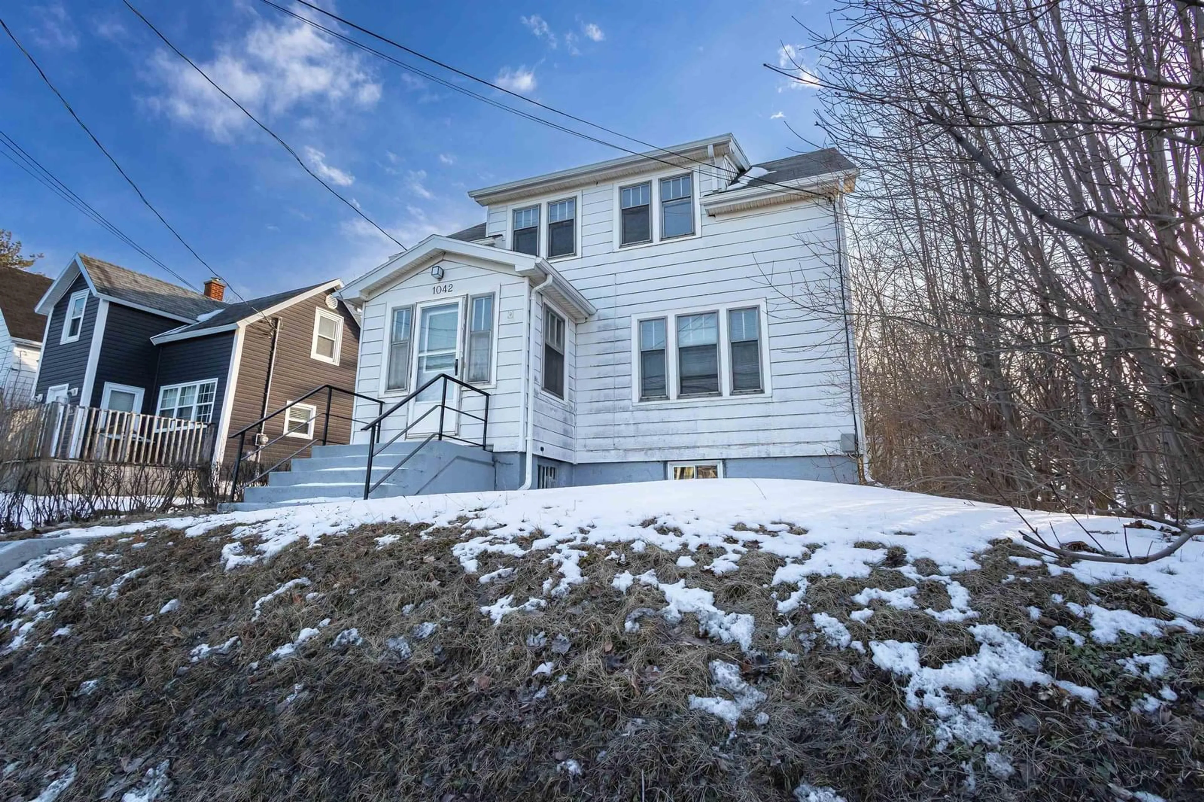 Home with vinyl exterior material, street for 1042 George St, Sydney Nova Scotia B1P 1M8