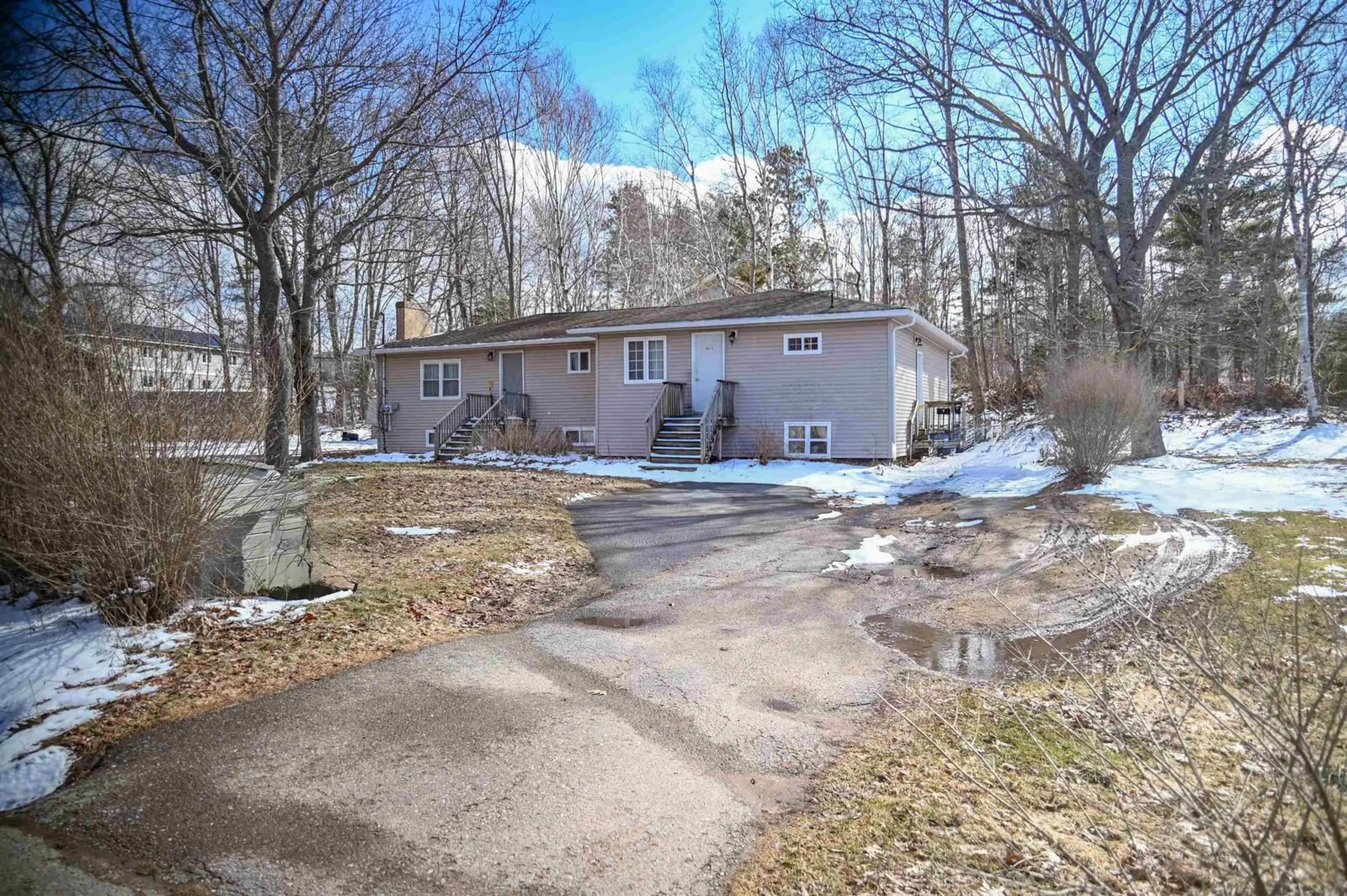 A pic from outside/outdoor area/front of a property/back of a property/a pic from drone, unknown for 961-963 Charles St, North Kentville Nova Scotia B4N 2Y5