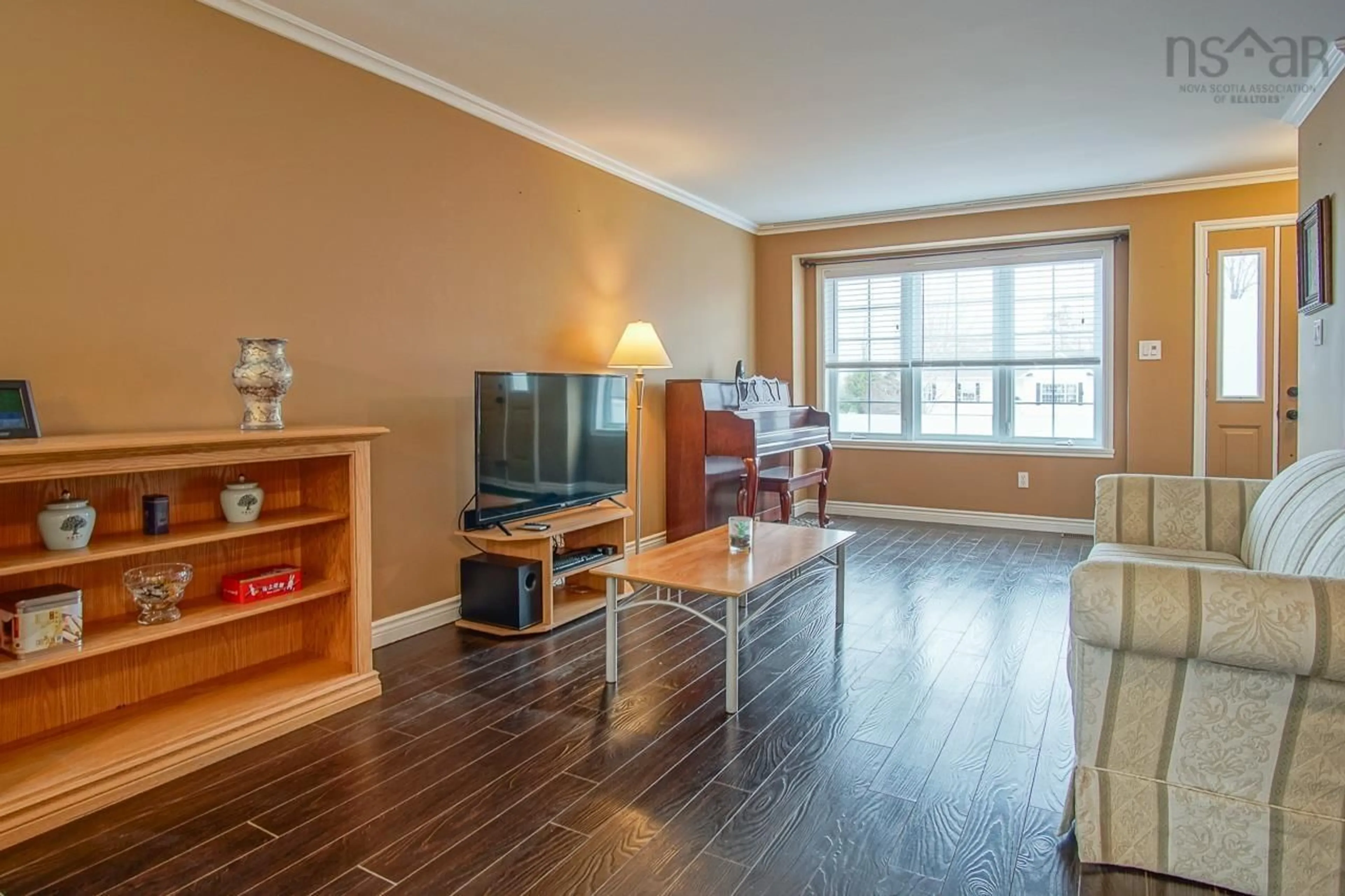 Living room with furniture, wood/laminate floor for 2009 Langille Dr, Kings County Nova Scotia B4R 1C3