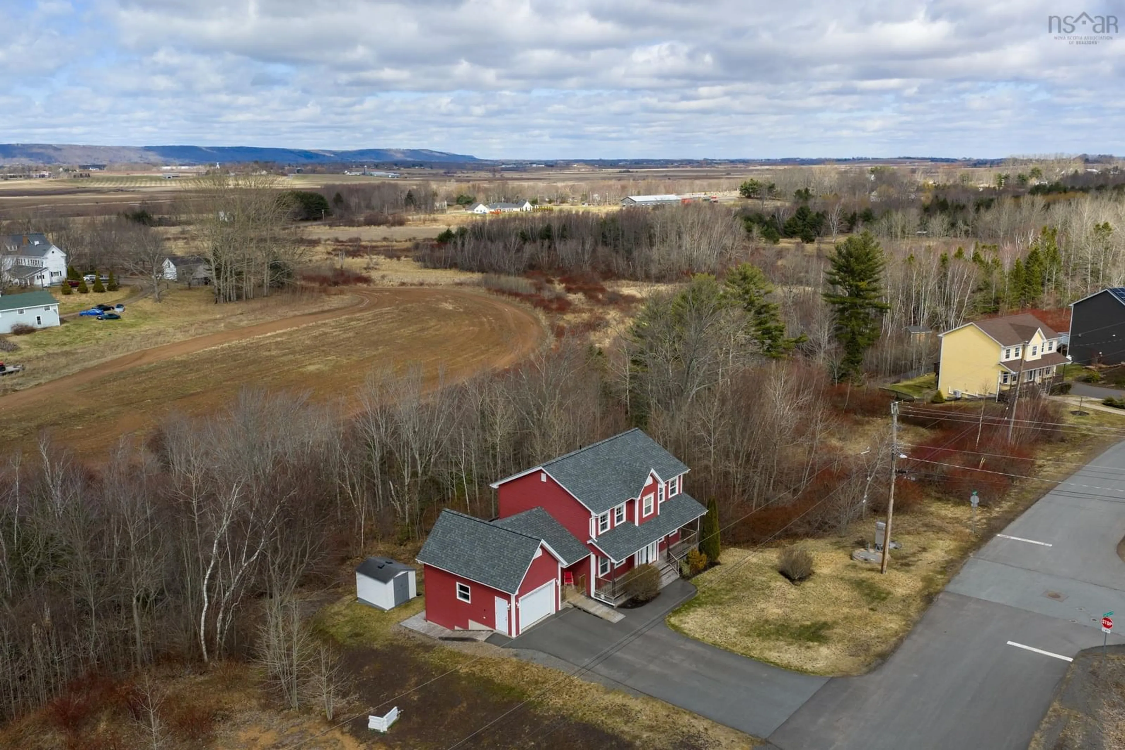 A pic from outside/outdoor area/front of a property/back of a property/a pic from drone, unknown for 2 Golden Eagle Dr, North Kentville Nova Scotia B4N 0E5