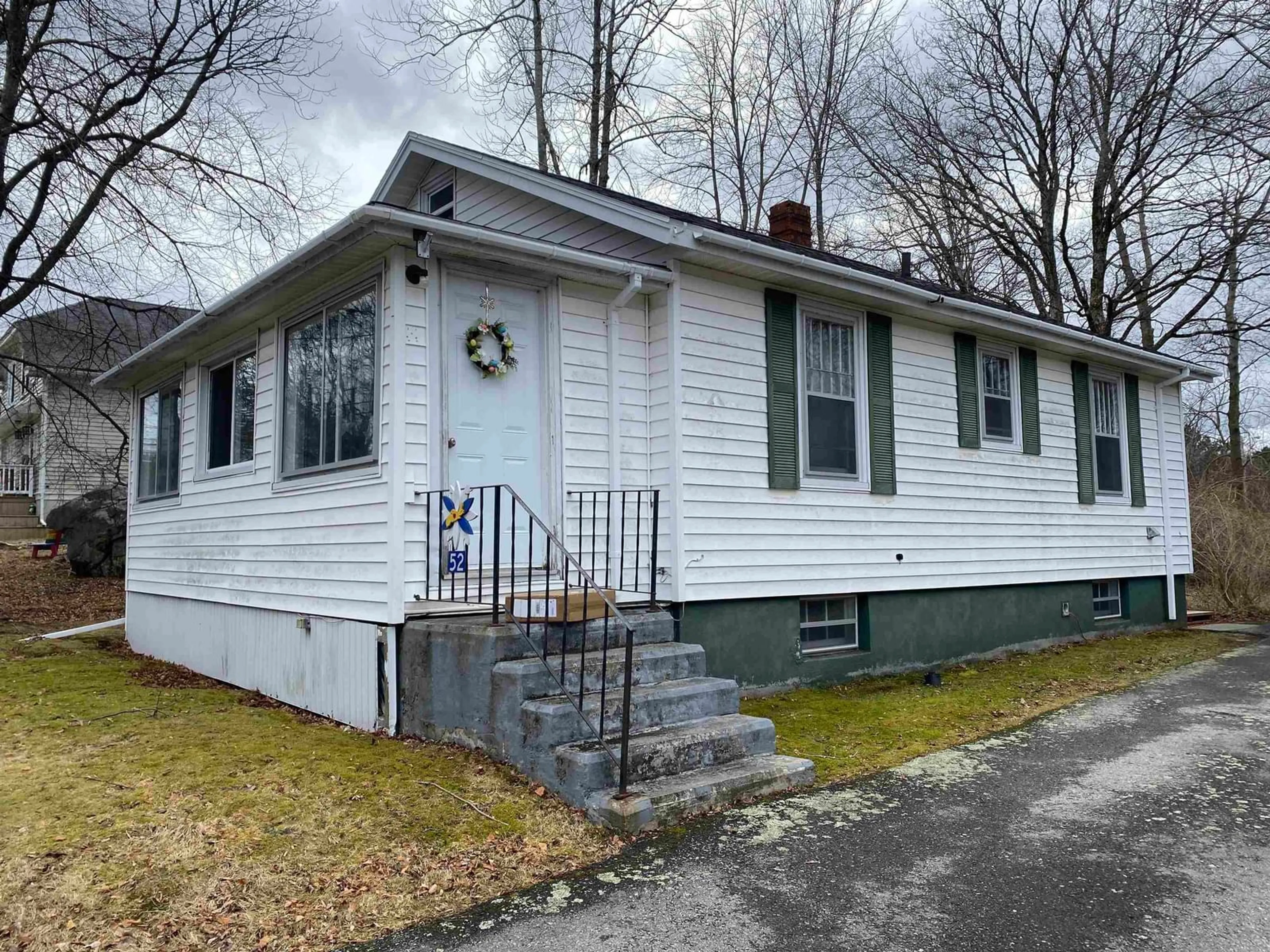 Home with vinyl exterior material, street for 52 Park St, Liverpool Nova Scotia B0T 1K0