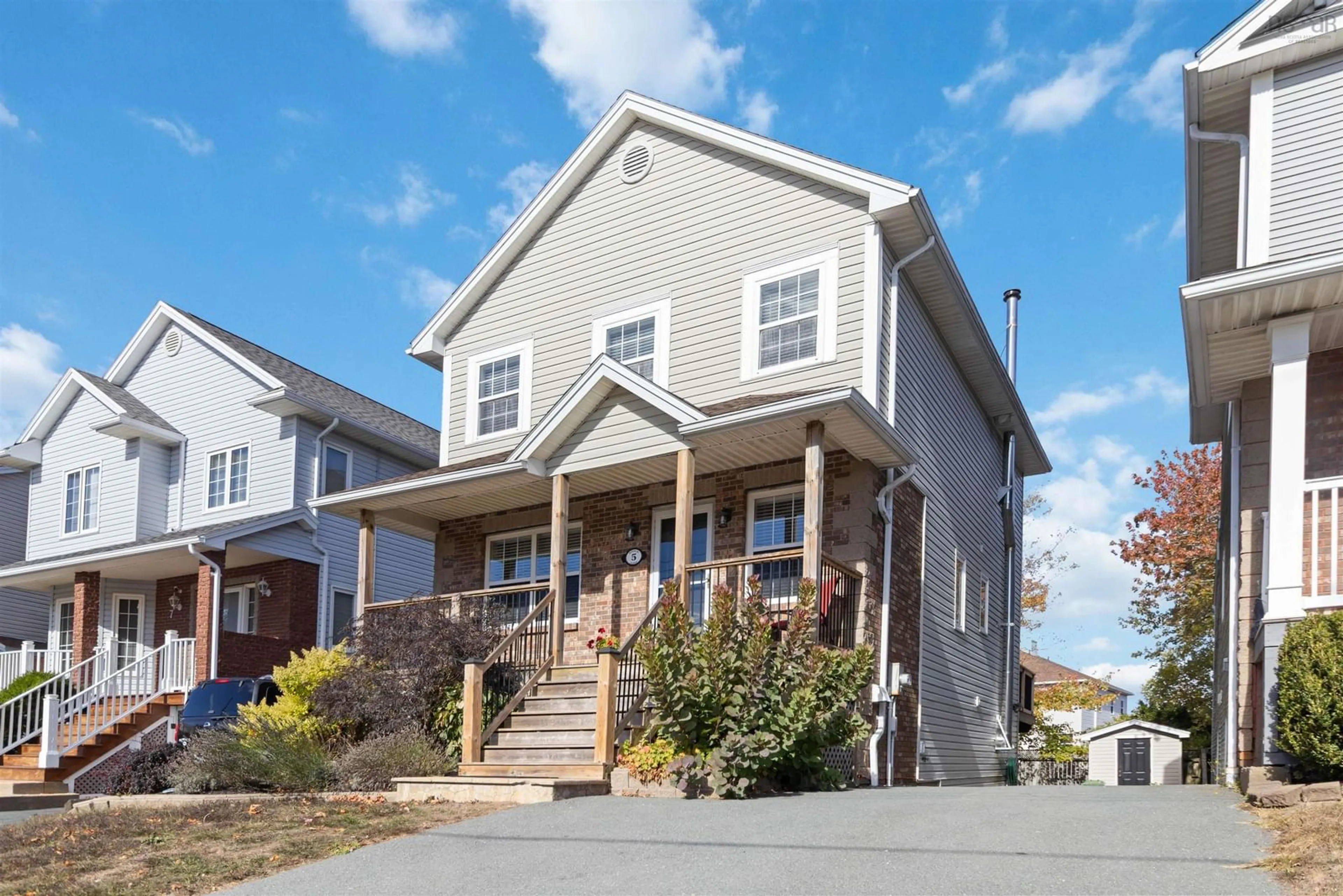 Home with vinyl exterior material, street for 5 Roxham Close, Halifax Nova Scotia B3S 1G2