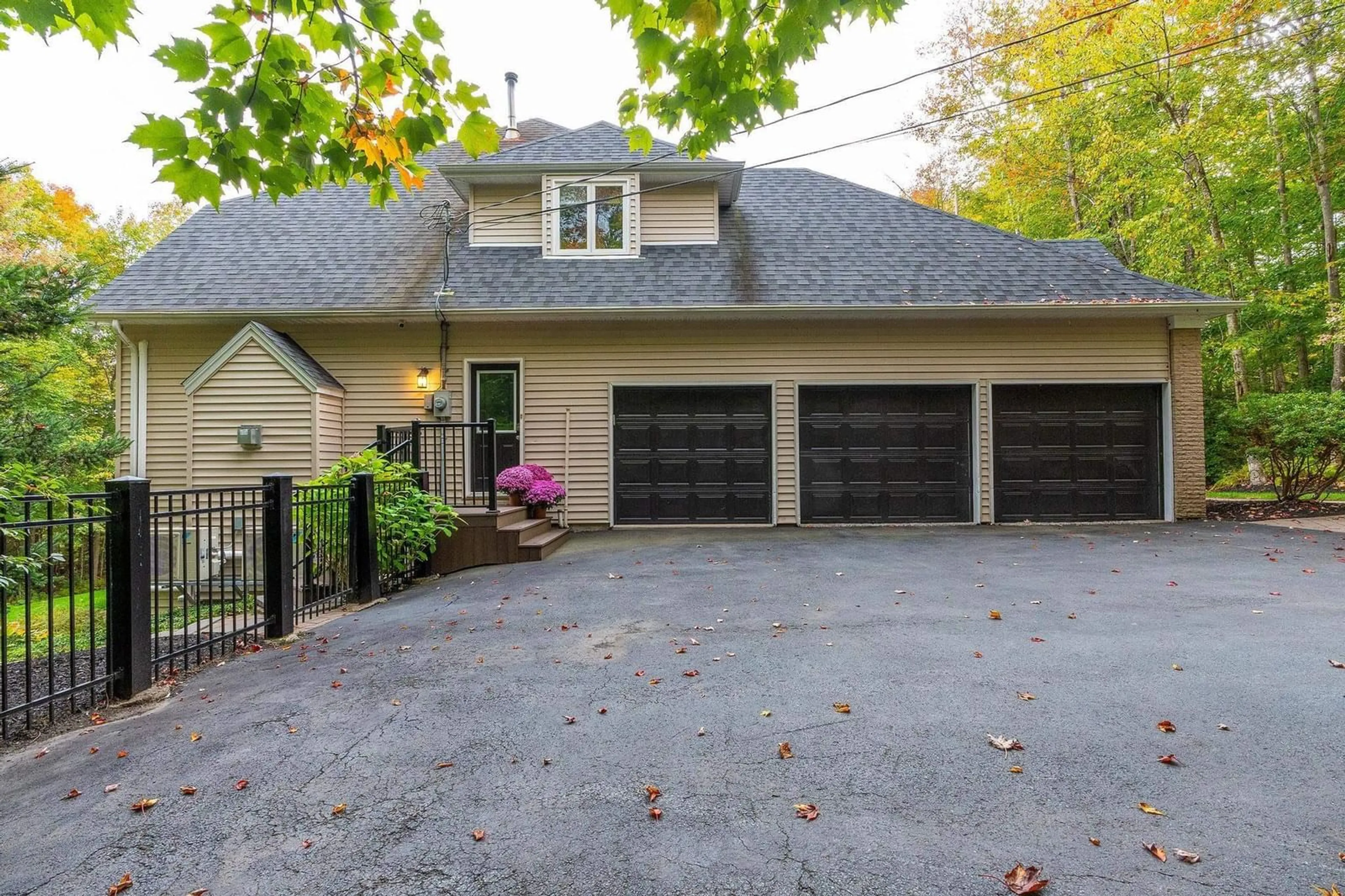 Indoor garage for 307 Sandy Run, Hammonds Plains Nova Scotia B4B 1X9