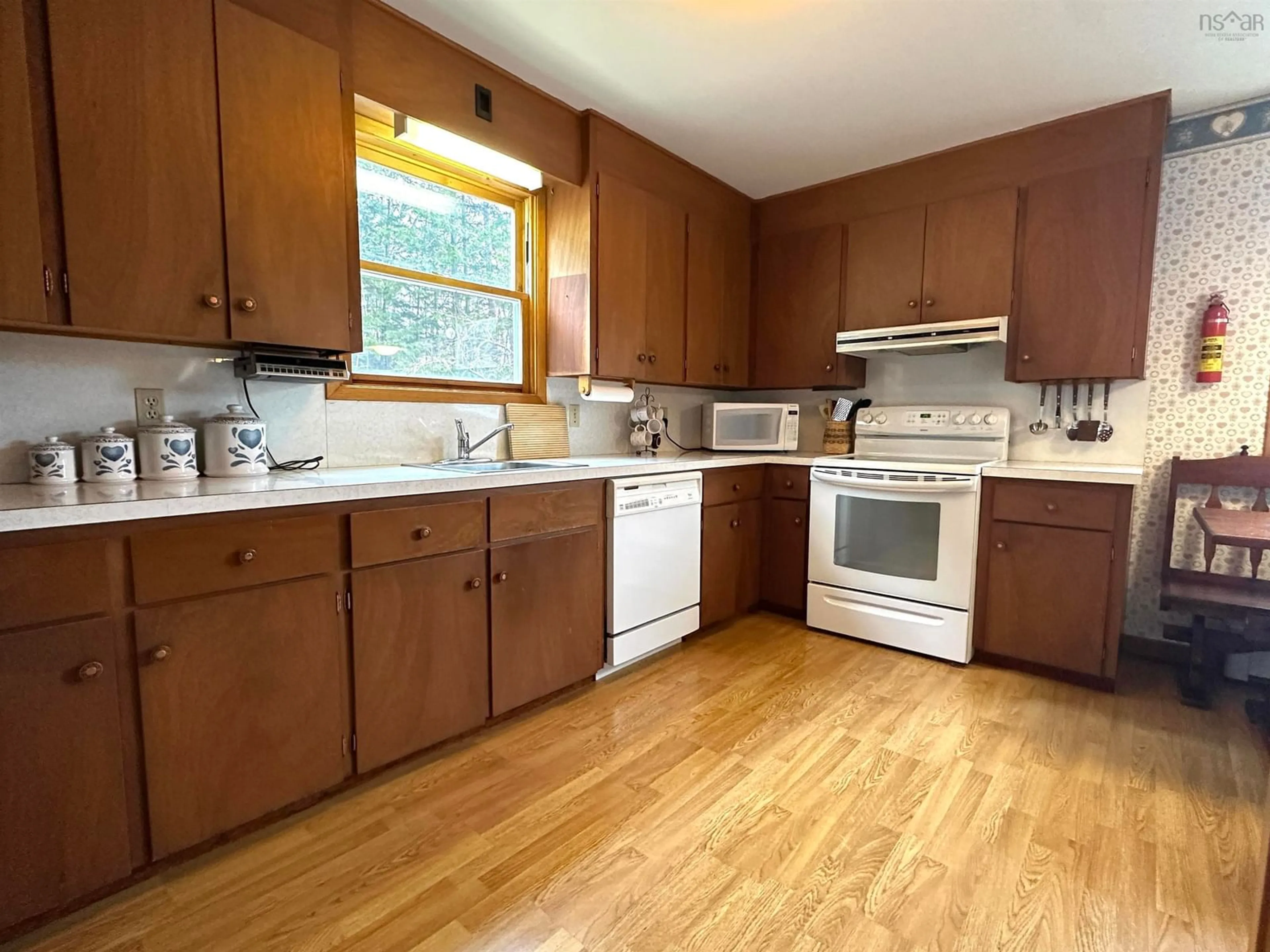 Standard kitchen, wood/laminate floor for 24 Crowell St, Liverpool Nova Scotia B0T 1K0