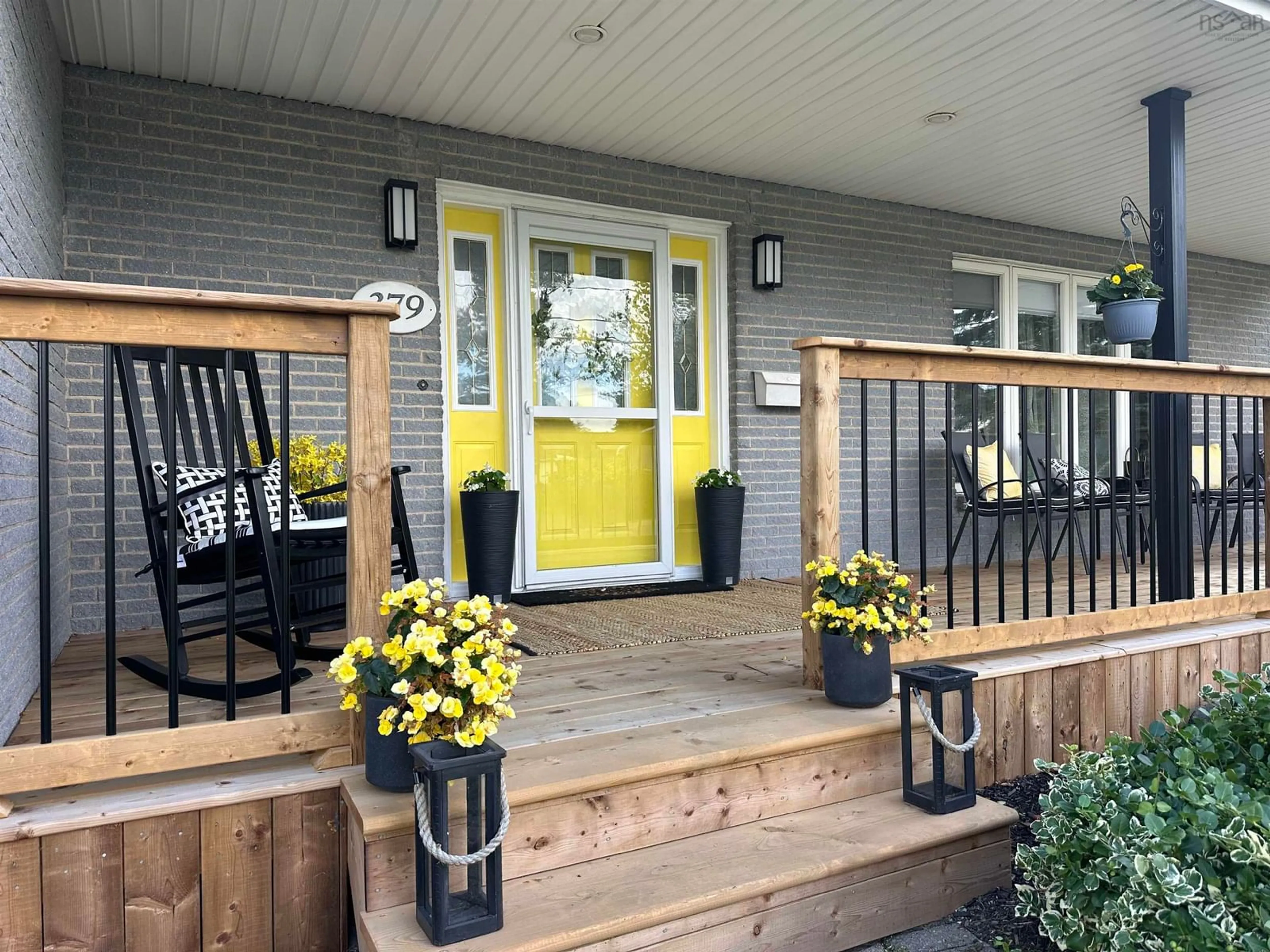Indoor entryway for 379 York St, Glace Bay Nova Scotia B1A 2M9