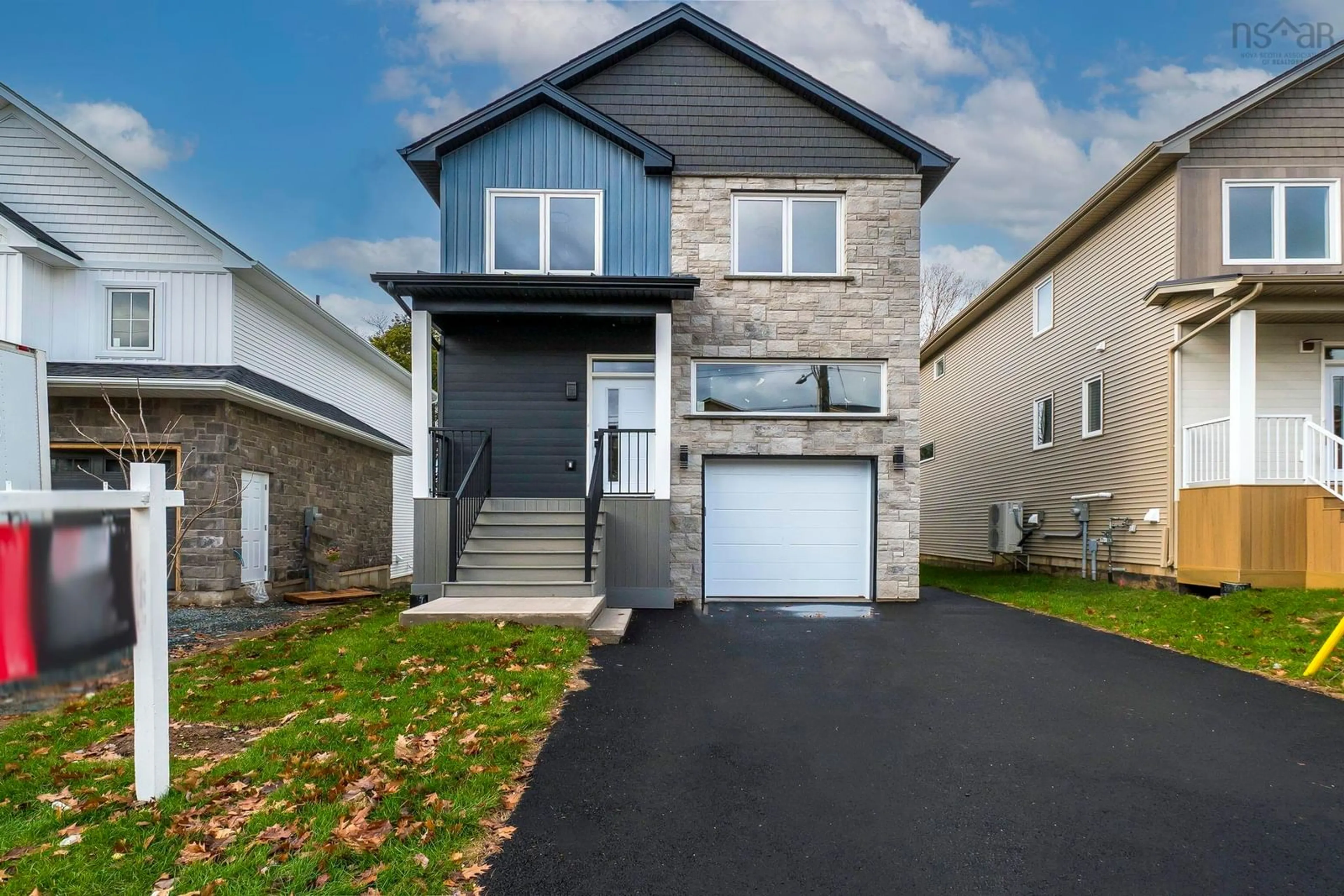 Home with vinyl exterior material, street for 21 Pearlgarden Close, Dartmouth Nova Scotia B2X 0C3