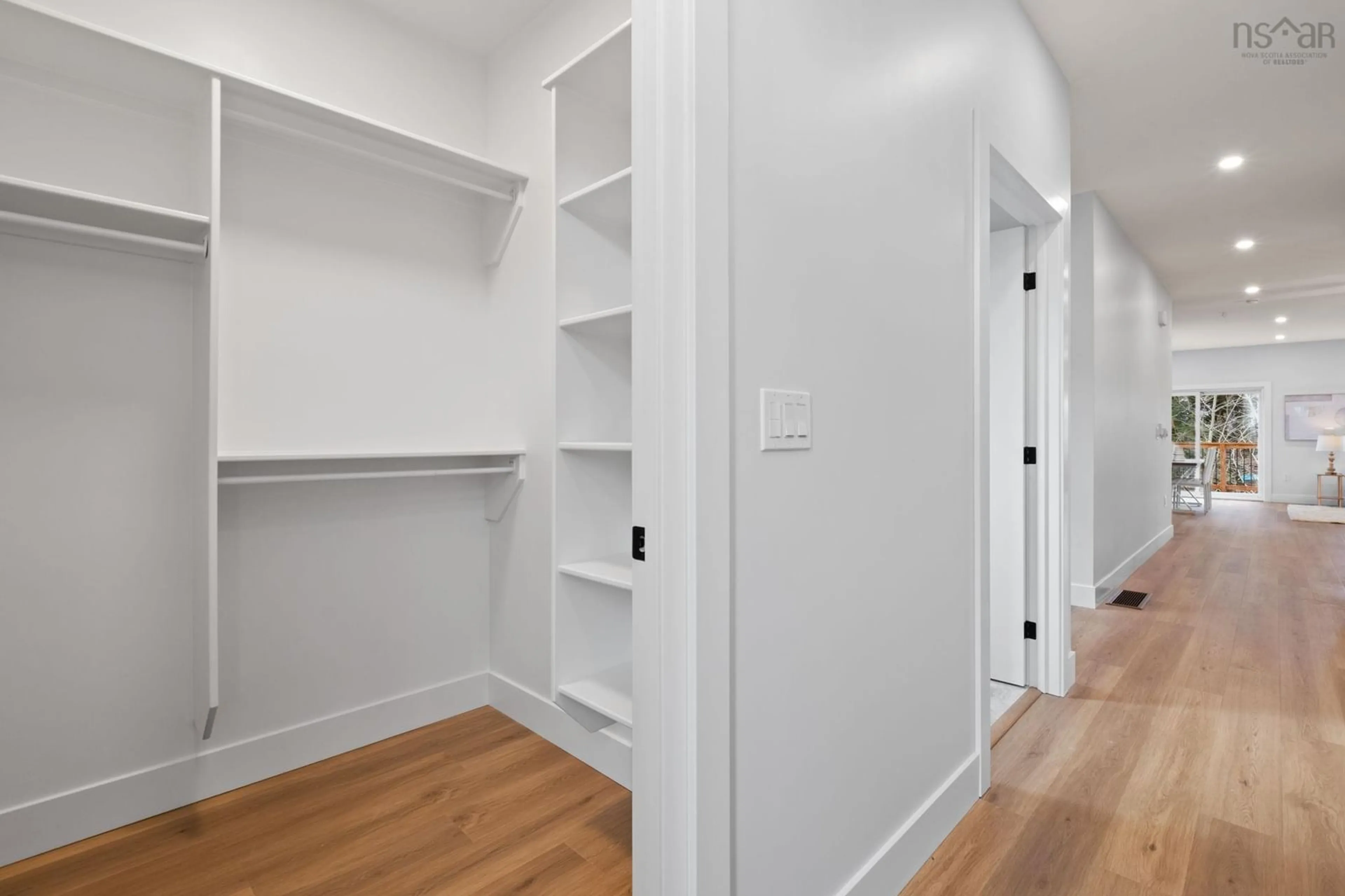 Indoor entryway for 21 Pearlgarden Close, Dartmouth Nova Scotia B2X 0C3