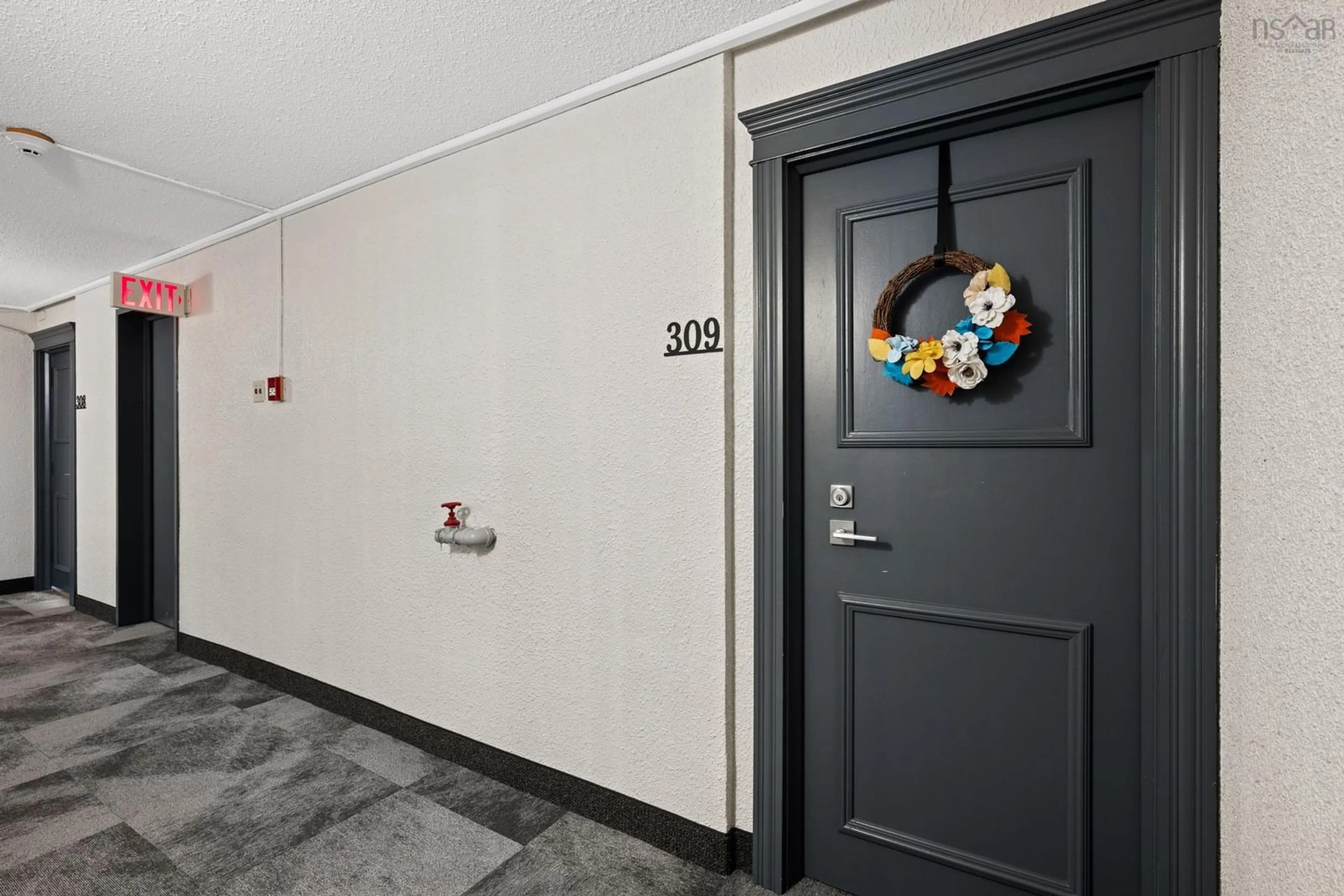 Indoor foyer for 5572 North Ridge Rd #309, Halifax Nova Scotia B3K 5K2