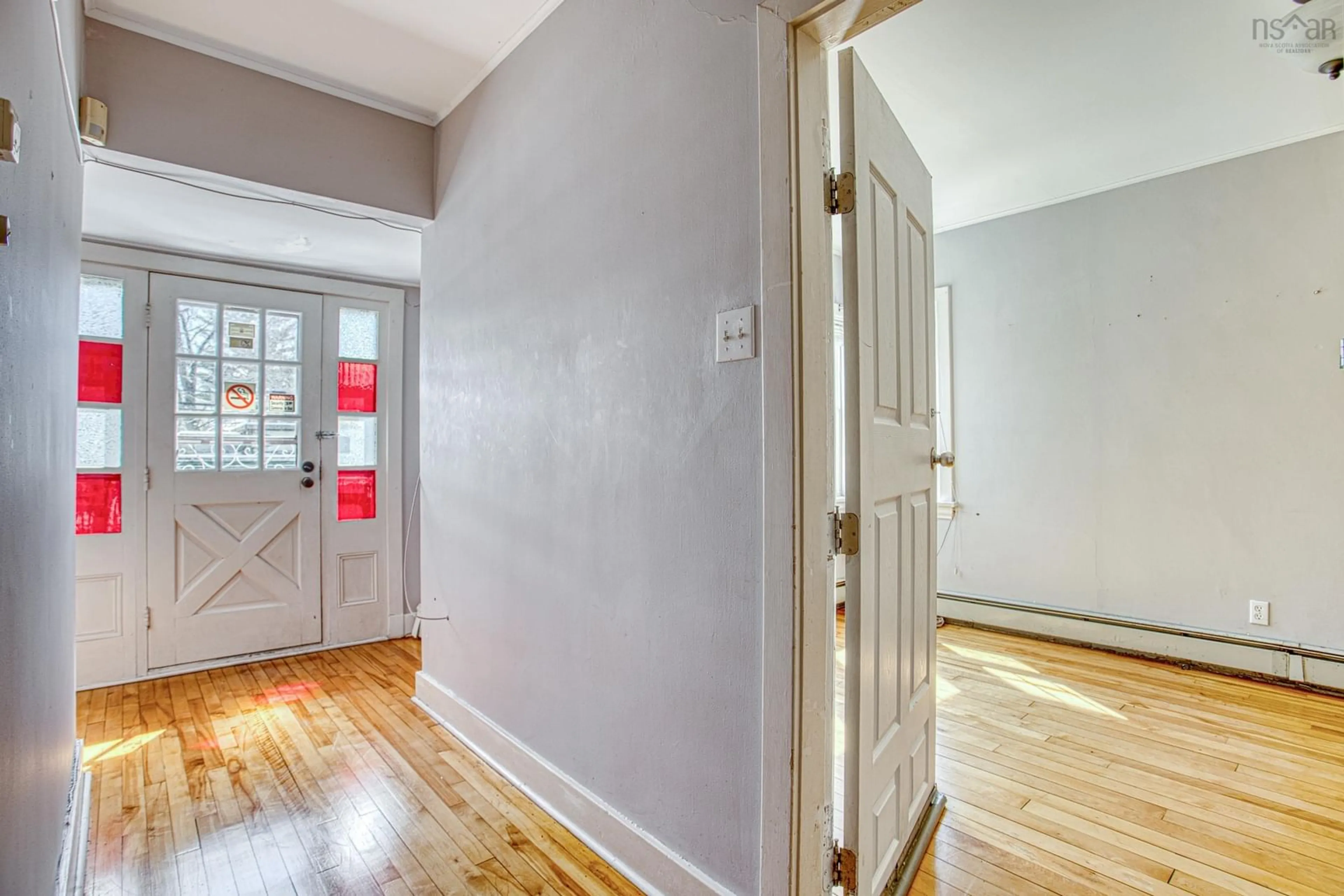 Indoor entryway for 6983 Chebucto Rd, Halifax Nova Scotia B3L 1M6