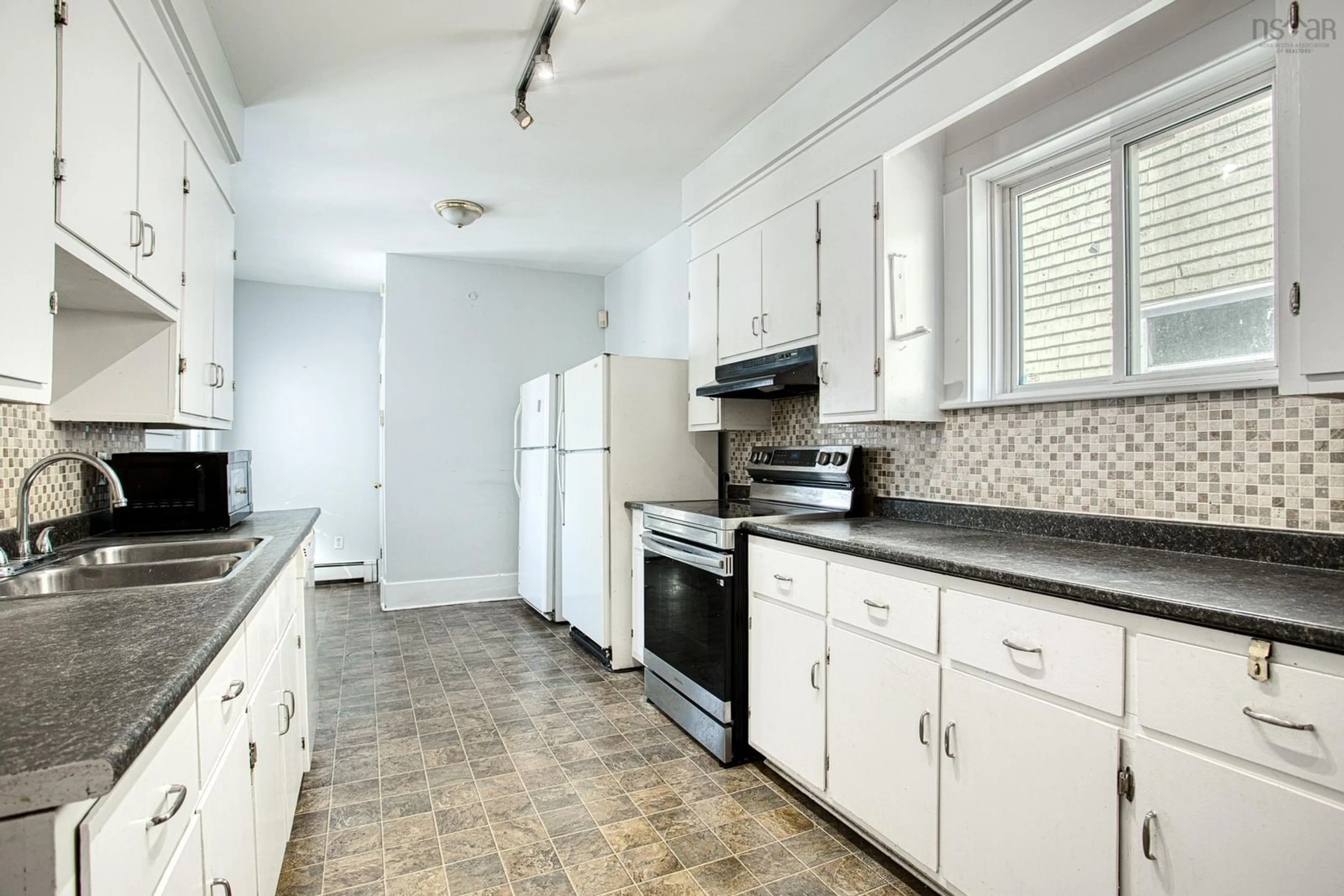 Standard kitchen, ceramic/tile floor for 6983 Chebucto Rd, Halifax Nova Scotia B3L 1M6