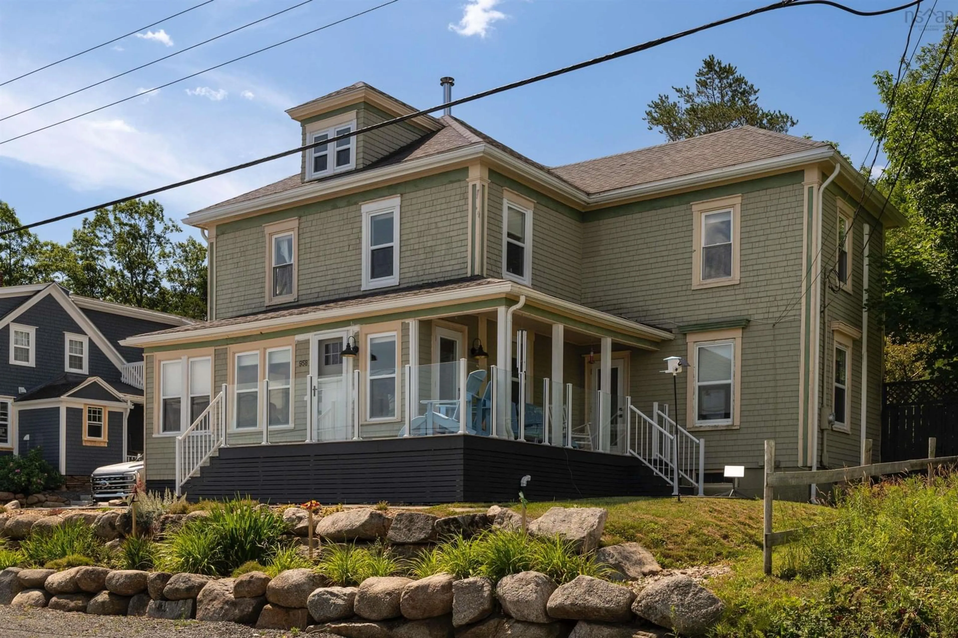 Home with vinyl exterior material, street for 958 Main St, Mahone Bay Nova Scotia B0J 2E0