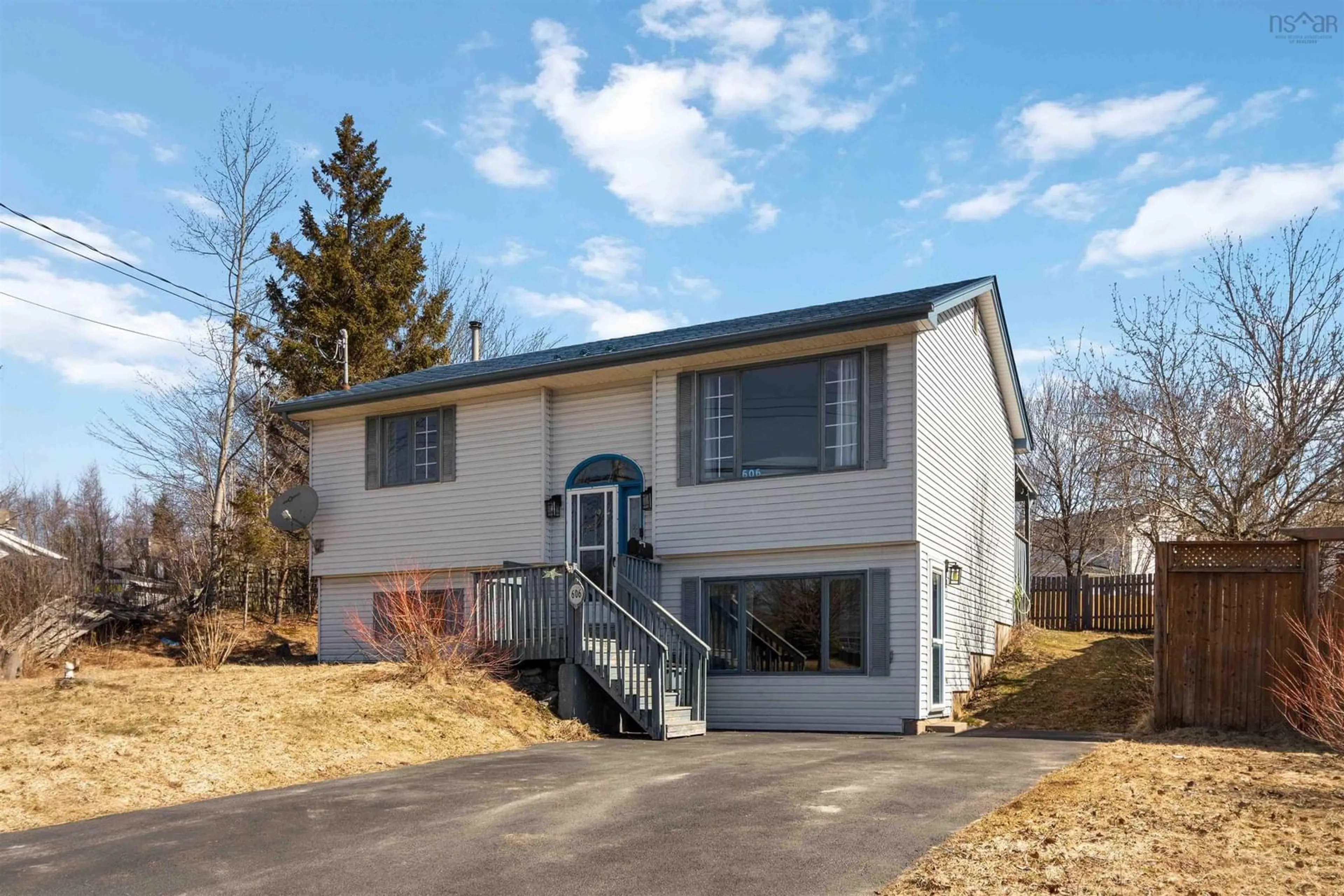 Home with vinyl exterior material, street for 606 Caldwell Road, Cole Harbour Nova Scotia B2V 2S8