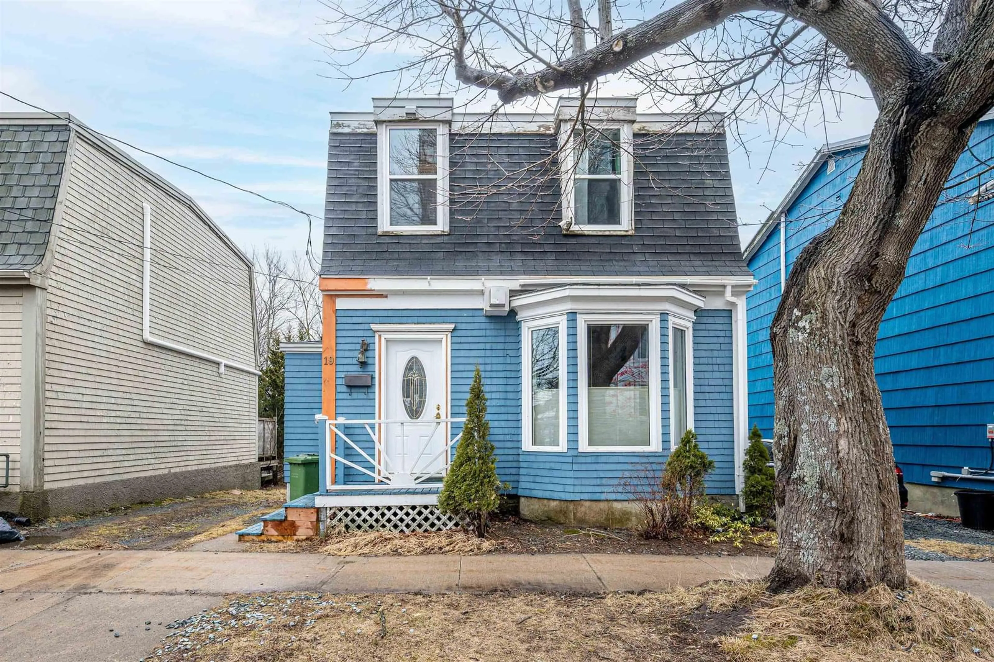 Home with vinyl exterior material, street for 19 George St, Dartmouth Nova Scotia B3A 1L6