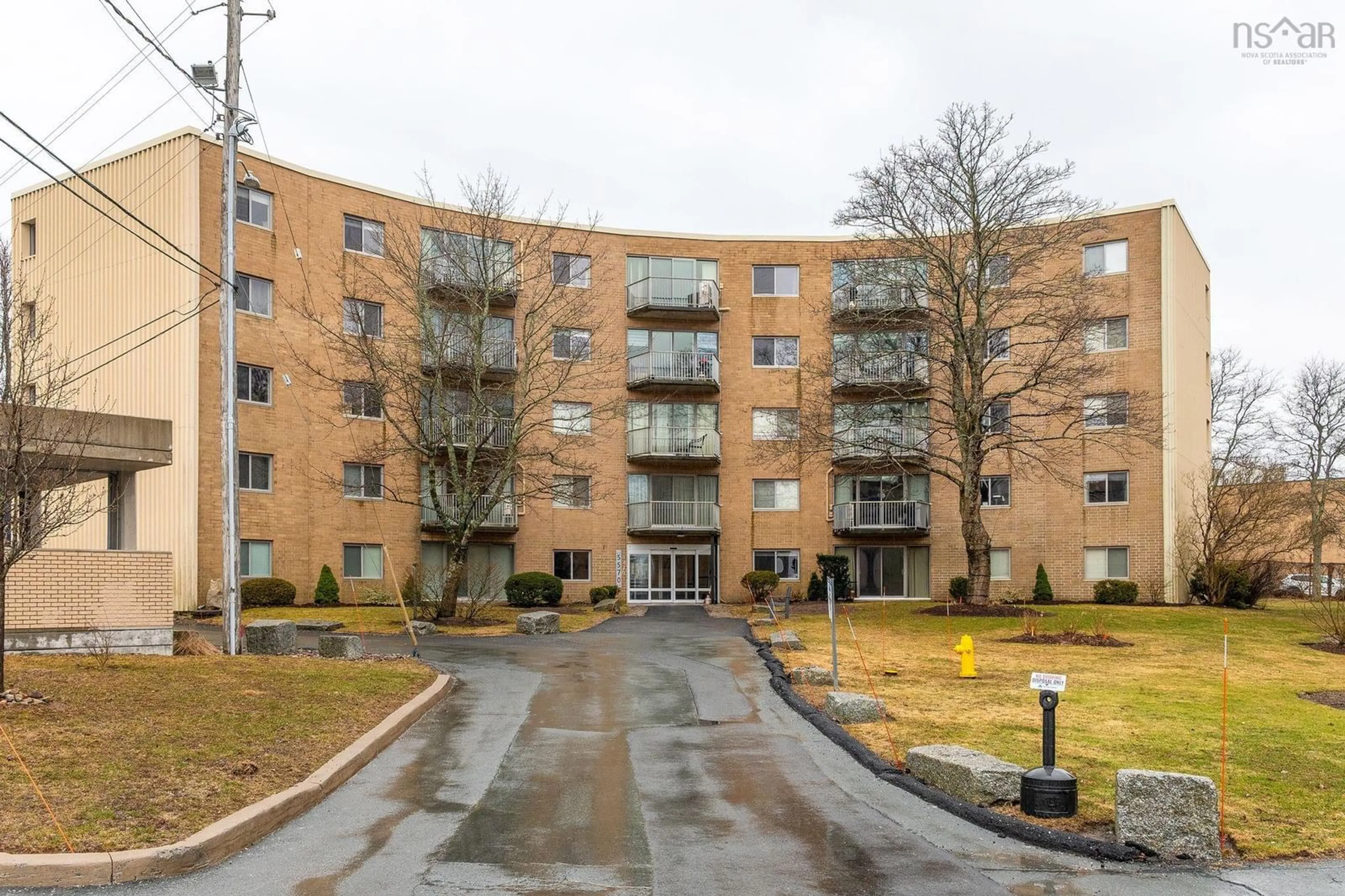 Patio, building for 5570 Heatherwood Crt #306, Halifax Nova Scotia B3K 5N7