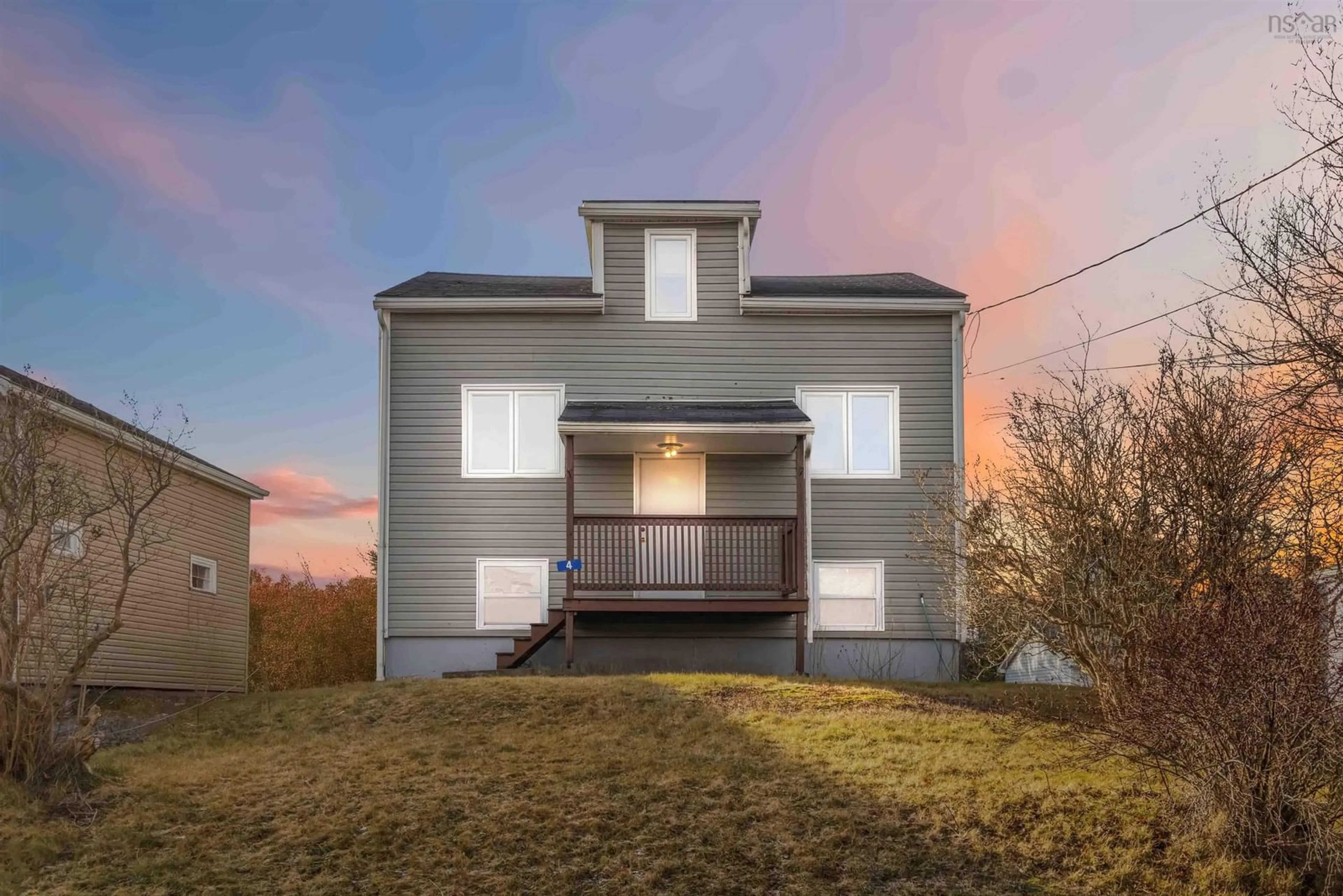 A pic from outside/outdoor area/front of a property/back of a property/a pic from drone, building for 4 Hayes St, Halifax Nova Scotia B3R 2B5