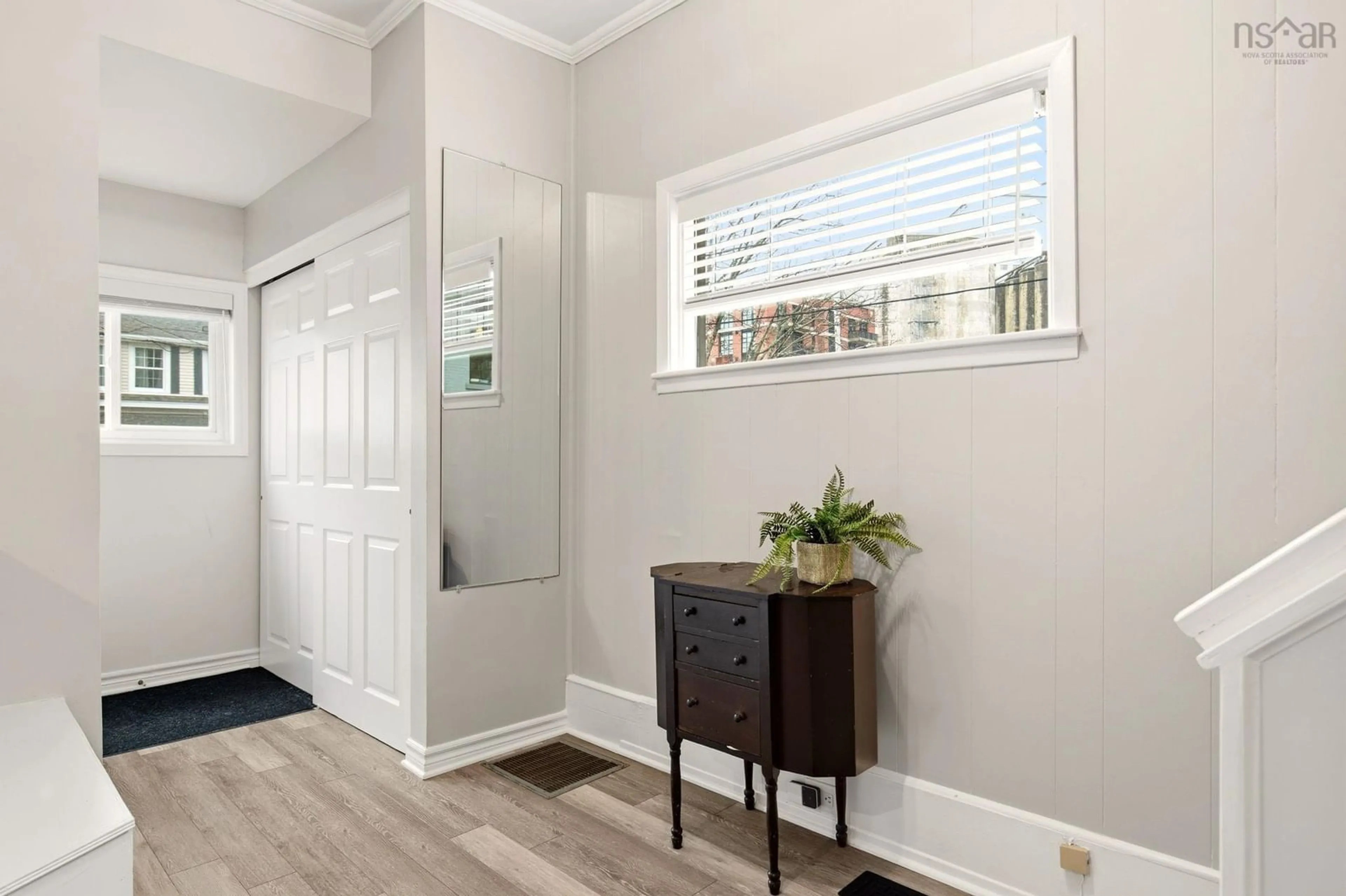Indoor entryway for 5510 Atlantic St, Halifax Nova Scotia B3H 1G4