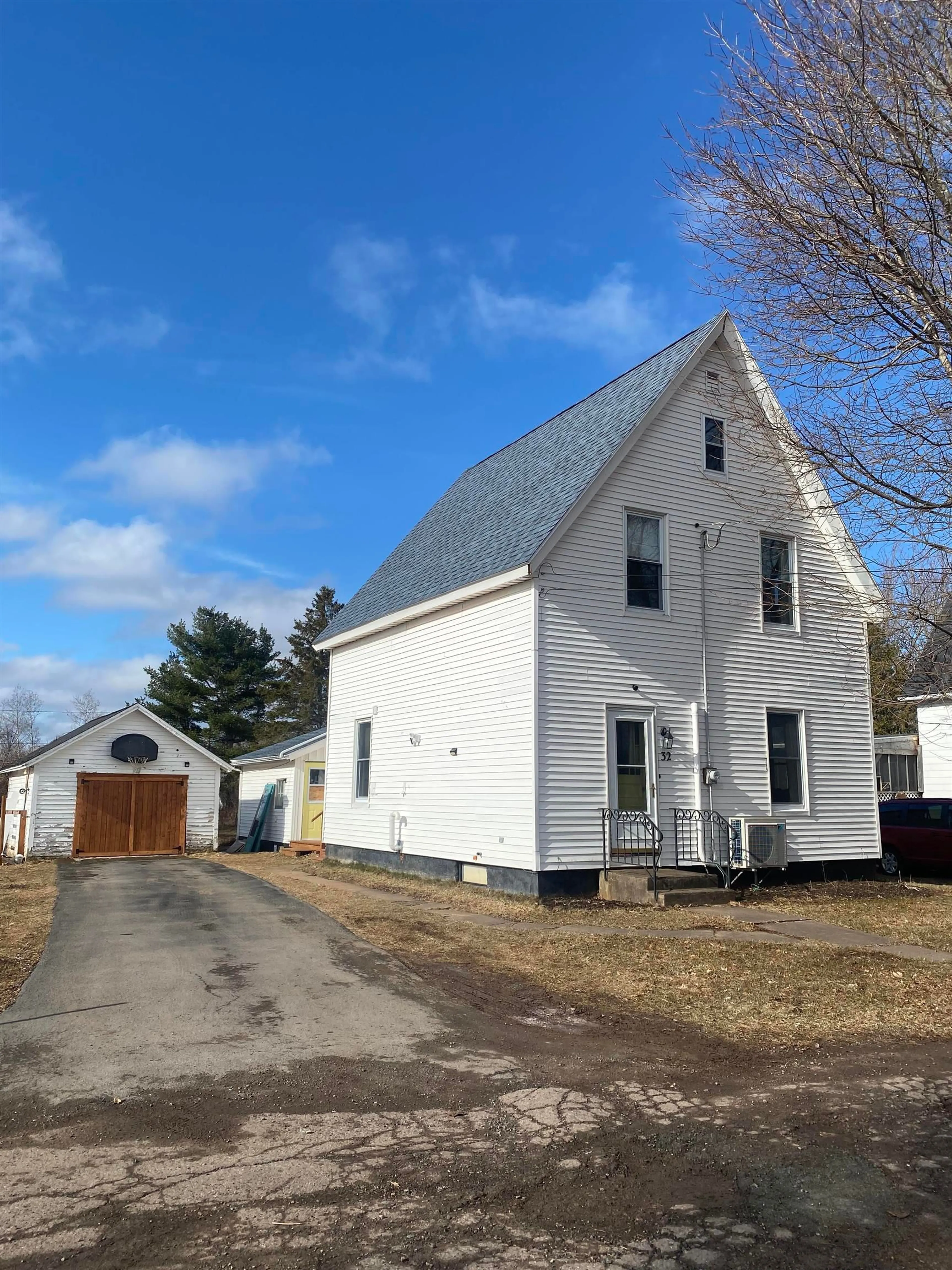 A pic from outside/outdoor area/front of a property/back of a property/a pic from drone, street for 32 River Ave, Oxford Nova Scotia B0M 1P0