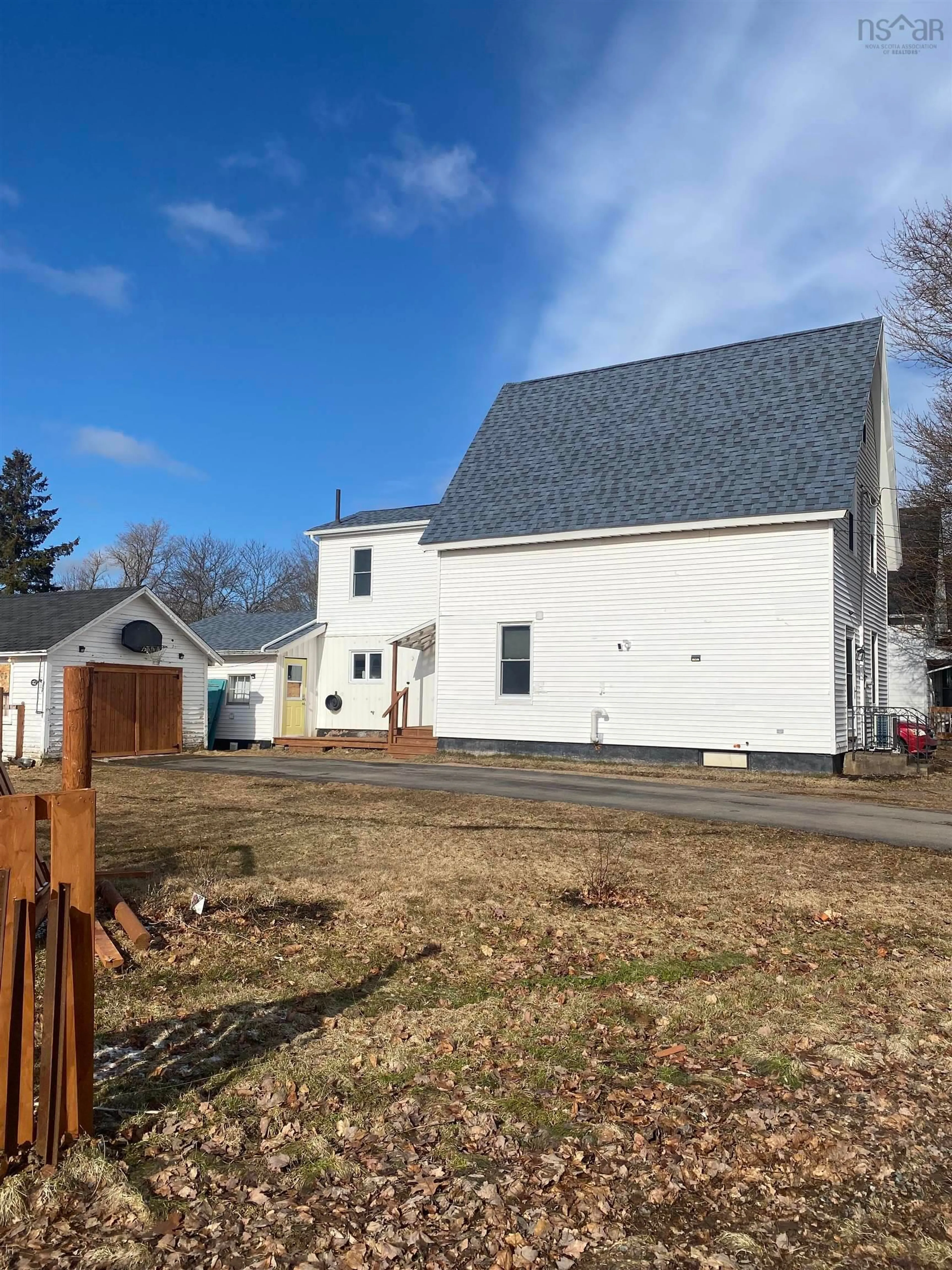 A pic from outside/outdoor area/front of a property/back of a property/a pic from drone, street for 32 River Ave, Oxford Nova Scotia B0M 1P0