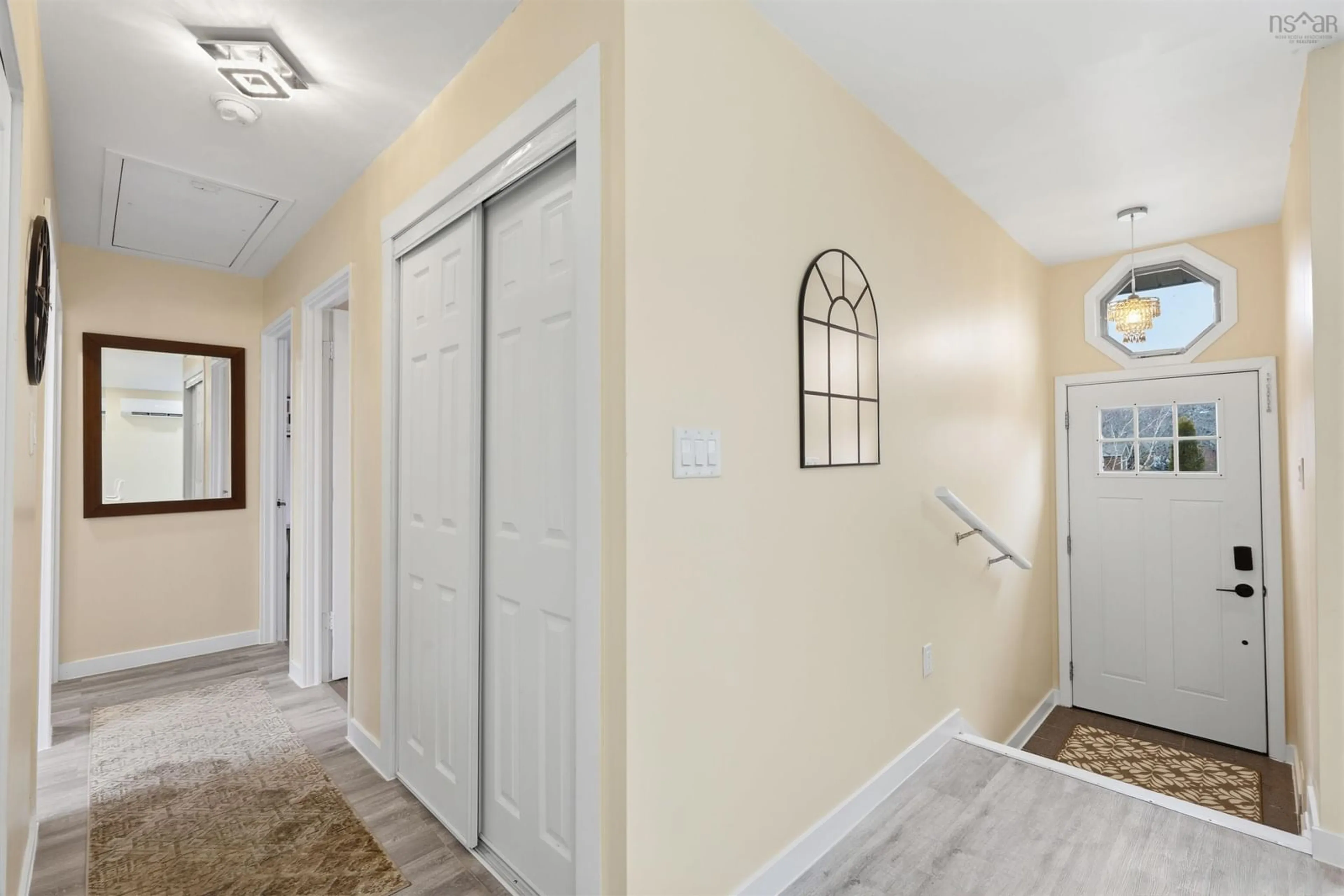 Indoor entryway for 40 Gateway Rd, Halifax Nova Scotia B3M 1M9