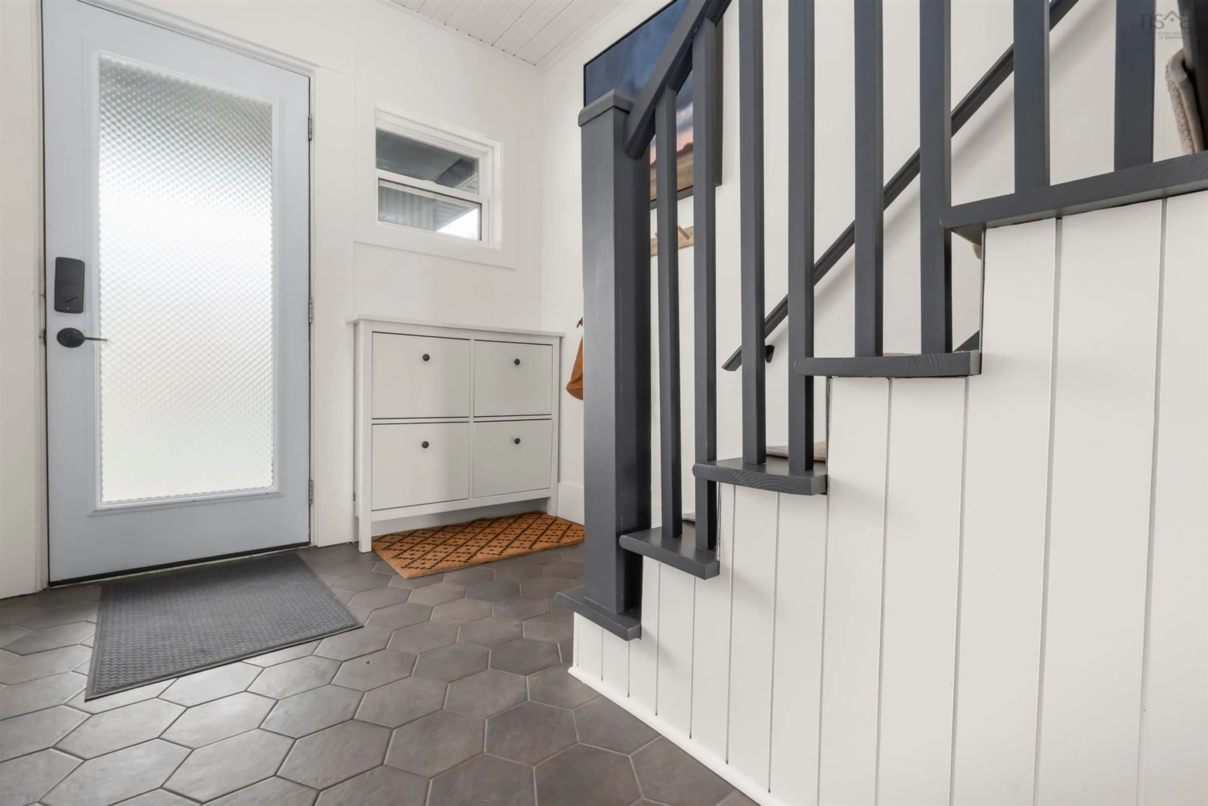 Indoor entryway for 2881 Vincent St, Halifax Nova Scotia B3K 3M7