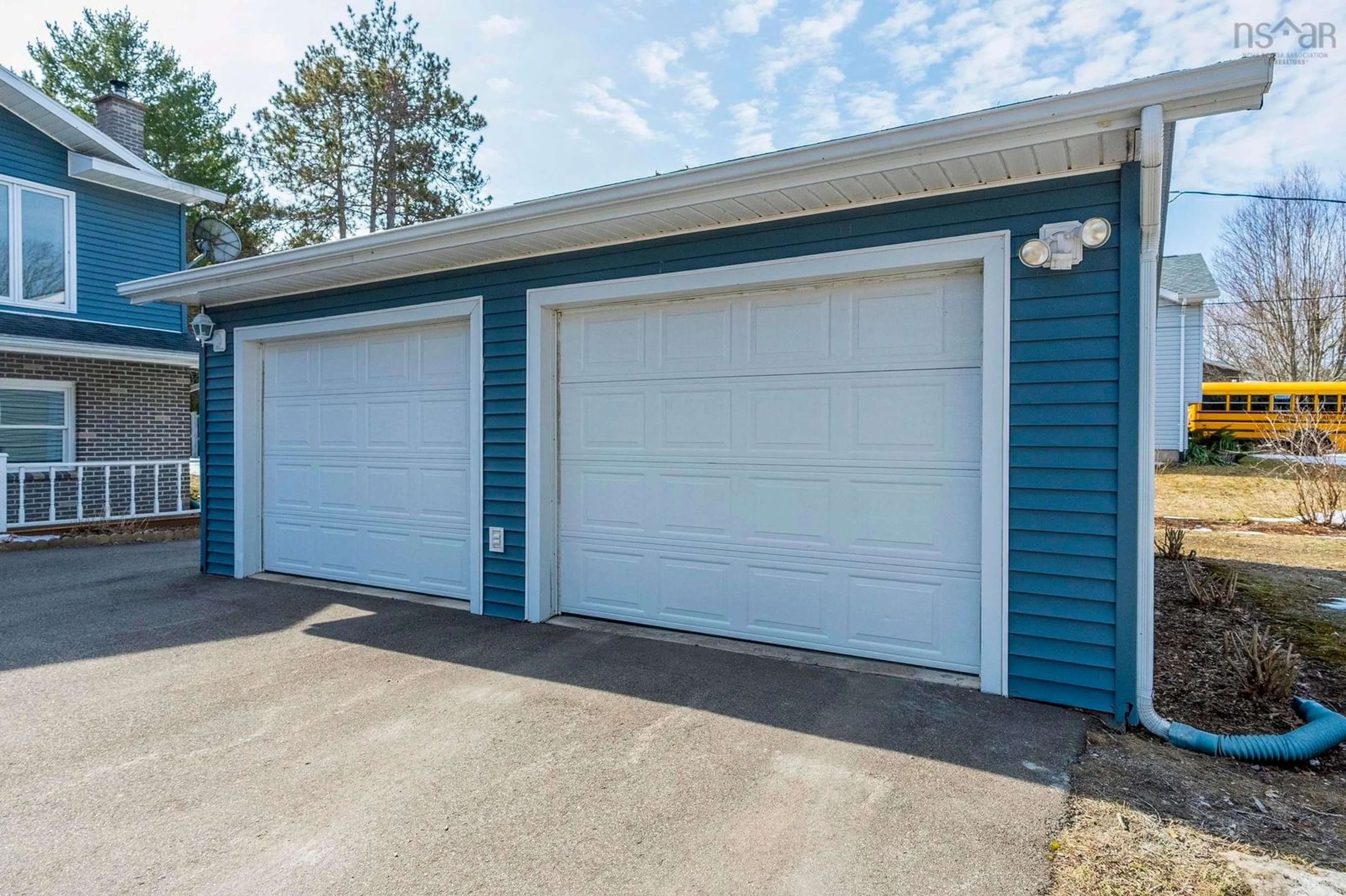 Indoor garage for 868 Shawn Drive Dr, Kingston Nova Scotia B0P 1R0