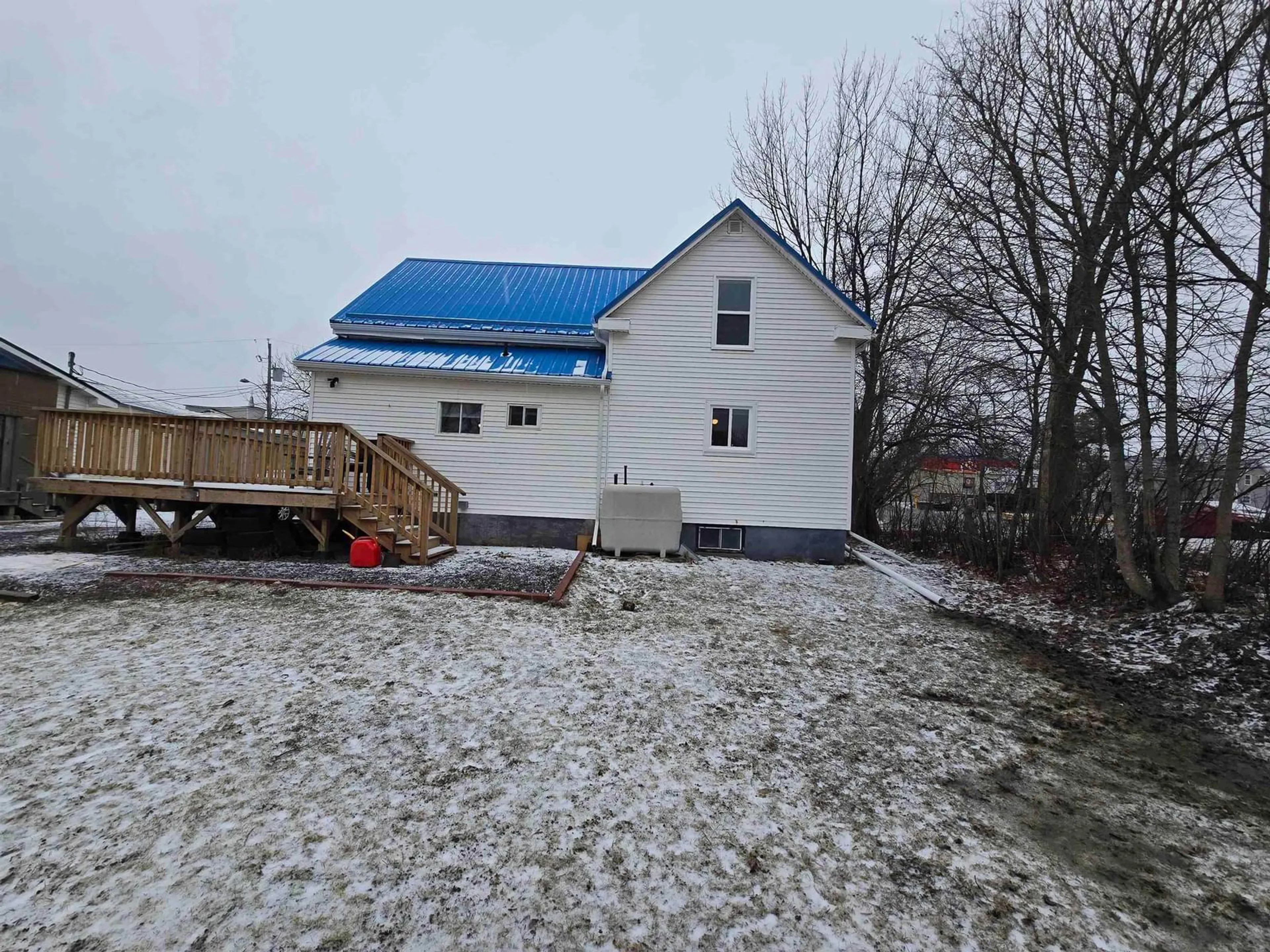 A pic from outside/outdoor area/front of a property/back of a property/a pic from drone, building for 306 Frederick St, New Glasgow Nova Scotia B2H 3N8