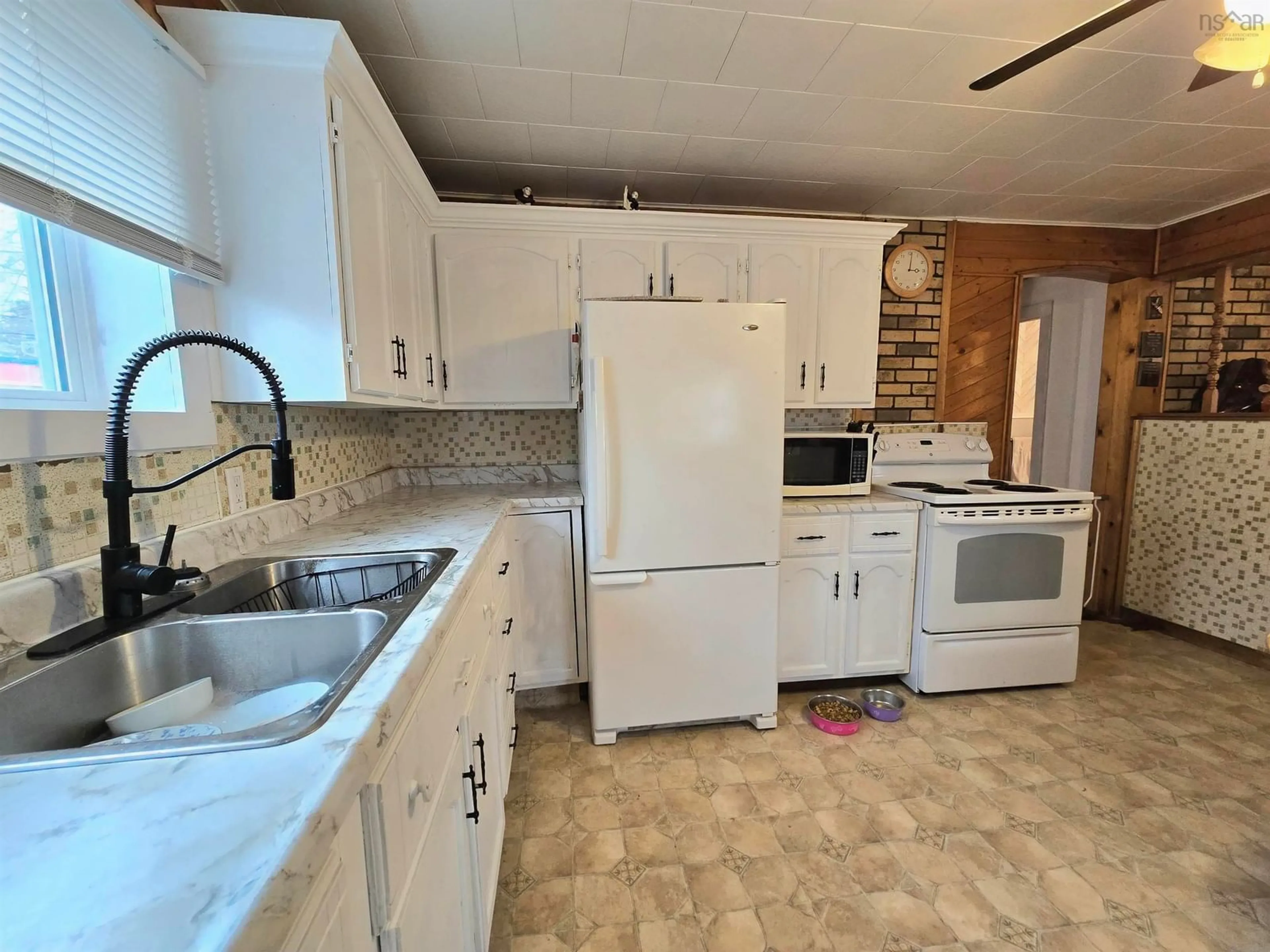 Standard kitchen, ceramic/tile floor for 306 Frederick St, New Glasgow Nova Scotia B2H 3N8