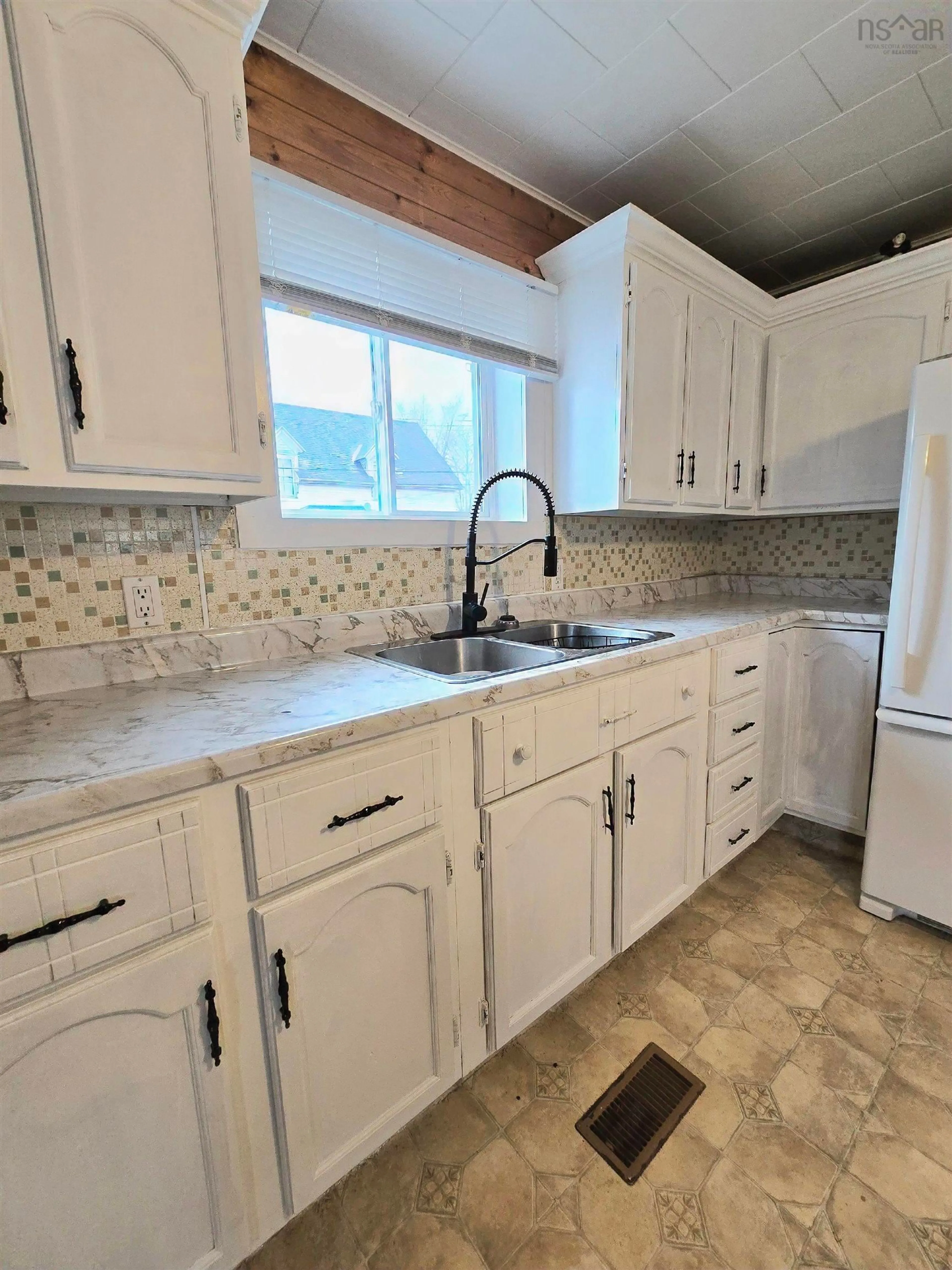 Standard kitchen, ceramic/tile floor for 306 Frederick St, New Glasgow Nova Scotia B2H 3N8