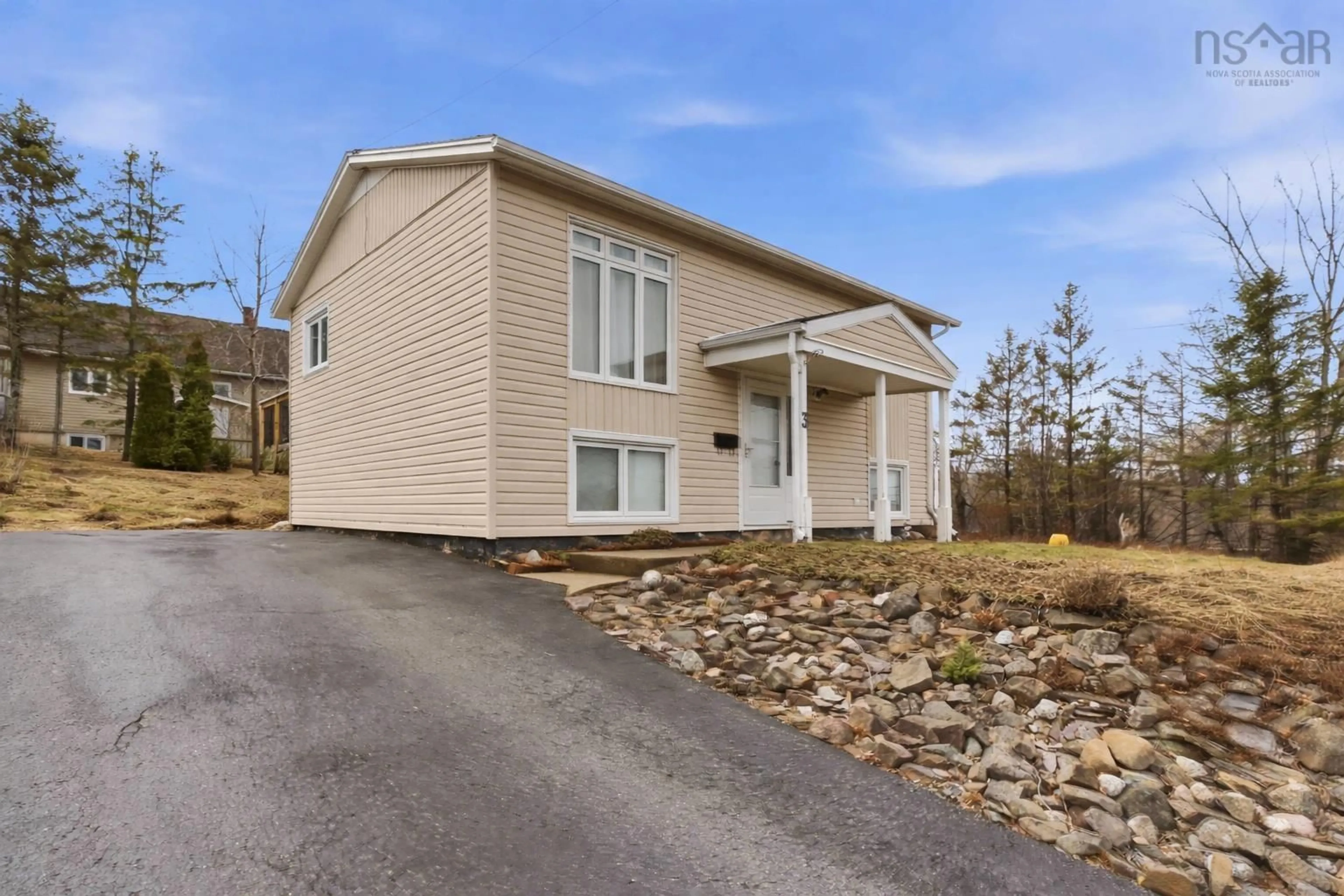 Home with vinyl exterior material, unknown for 3 Inglewood Ave, Kentville Nova Scotia B4N 1V4