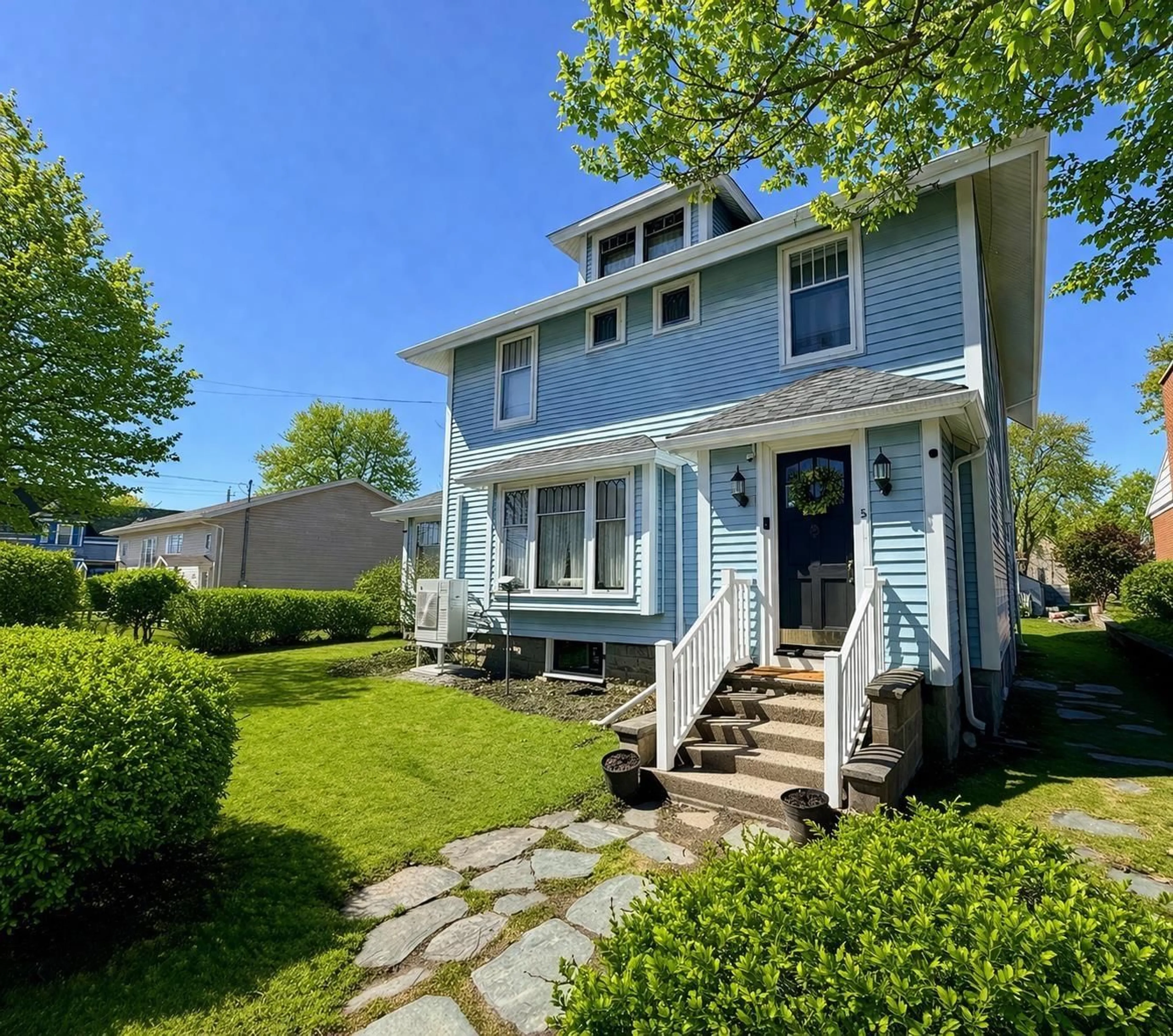 Home with vinyl exterior material, street for 54 William St, Yarmouth Nova Scotia B5A 1Y5