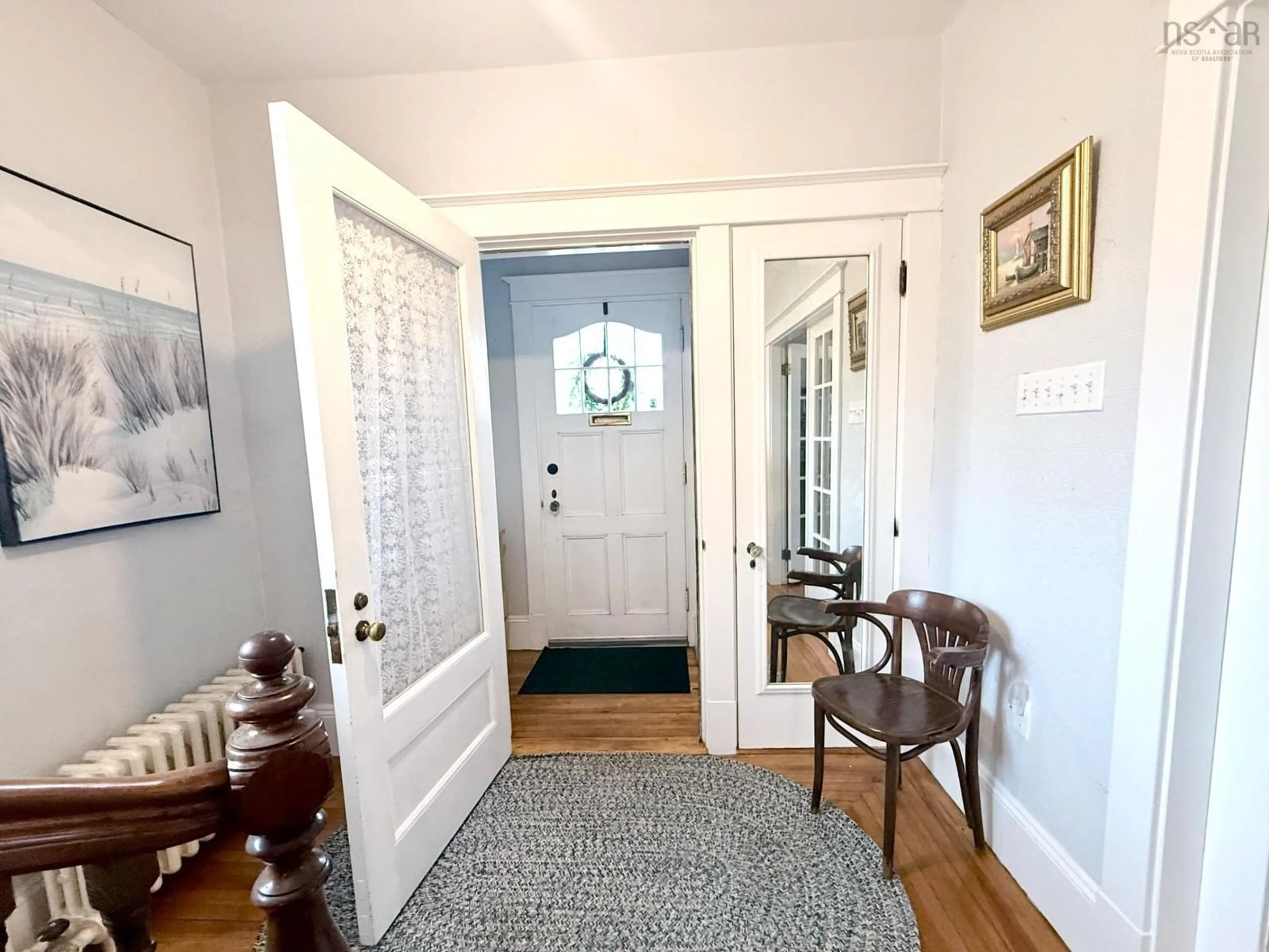 Indoor entryway for 54 William St, Yarmouth Nova Scotia B5A 1Y5