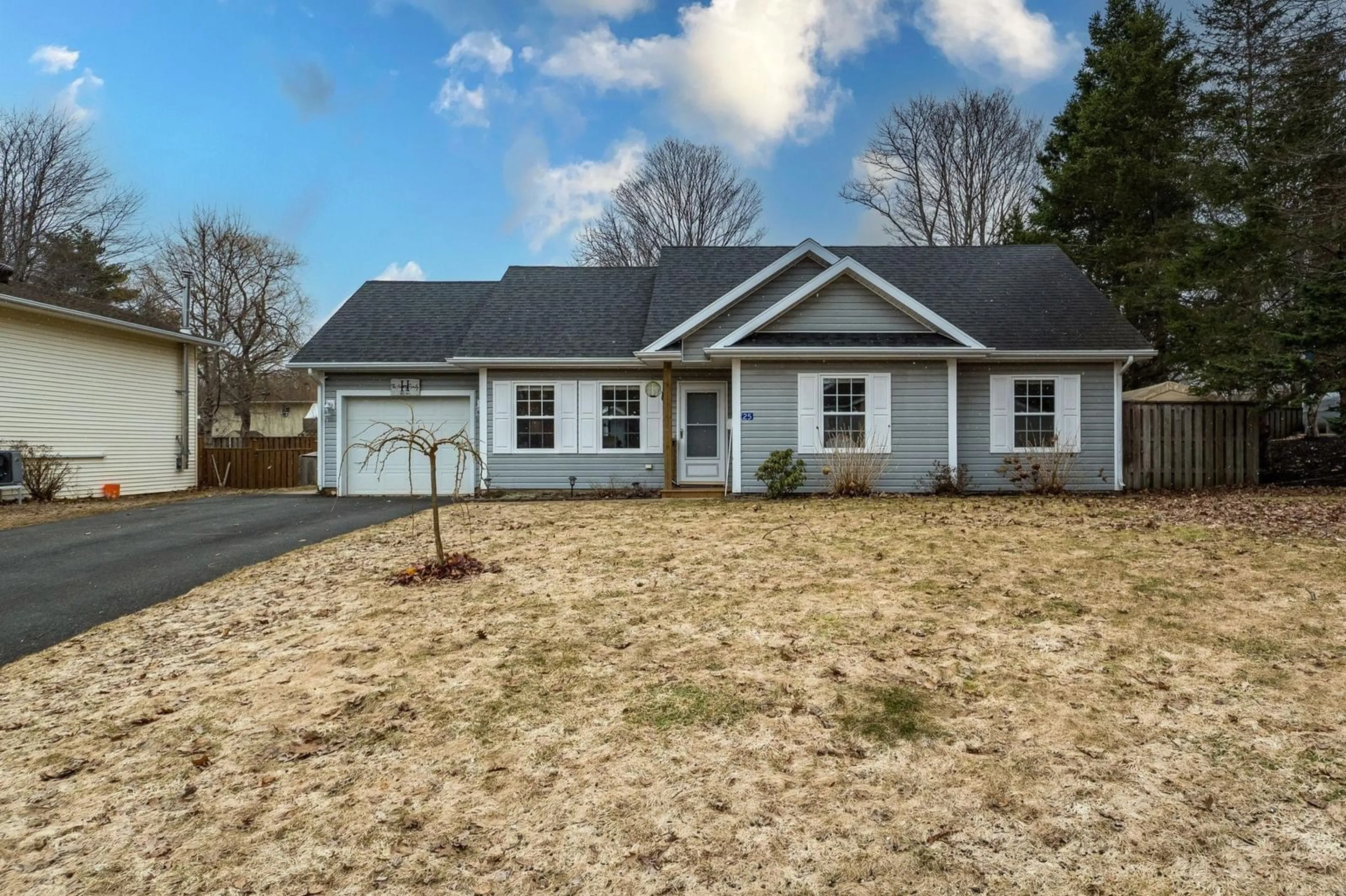 Home with vinyl exterior material, street for 25 Churchill Ave, Kentville Nova Scotia B4N 2H8