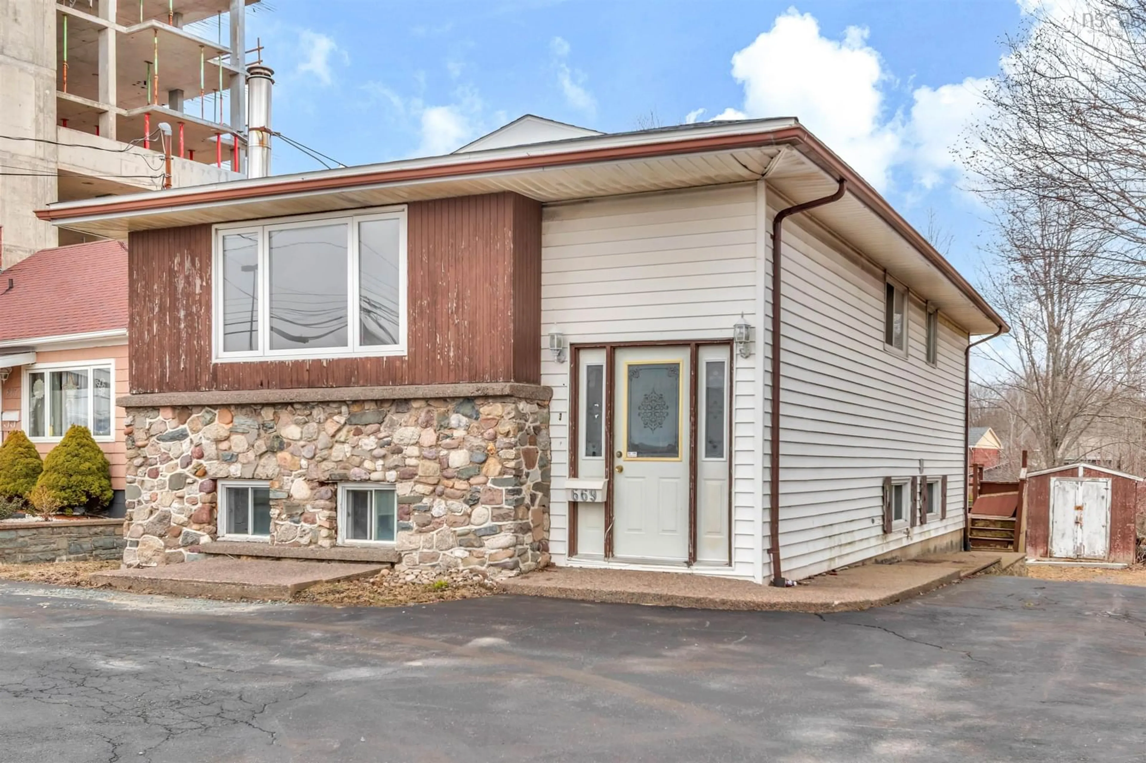 Unknown for 669 Portland St, Dartmouth Nova Scotia B2W 2M9