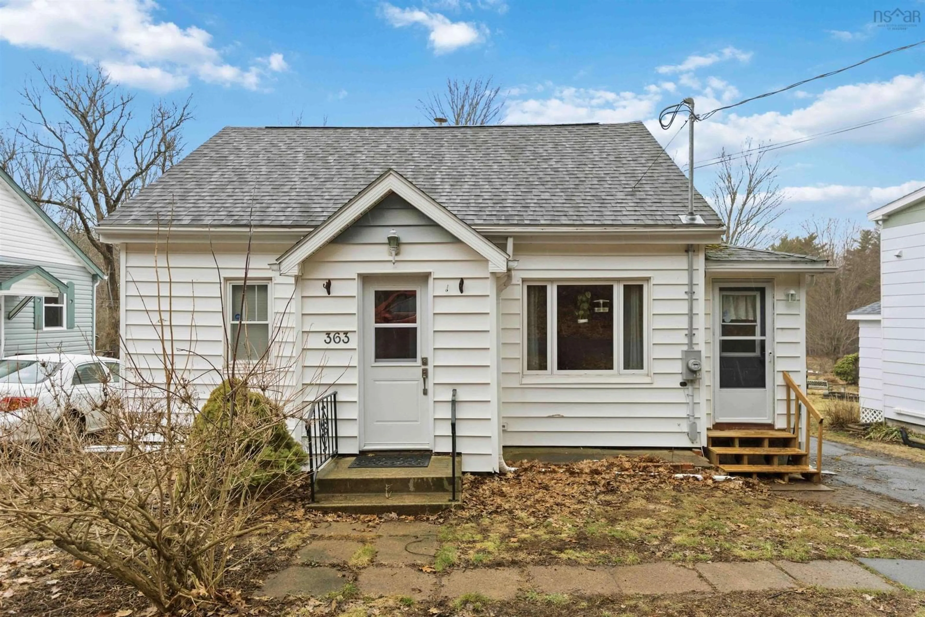 Home with vinyl exterior material, street for 363 Canaan Ave, Kentville Nova Scotia B4N 0J9