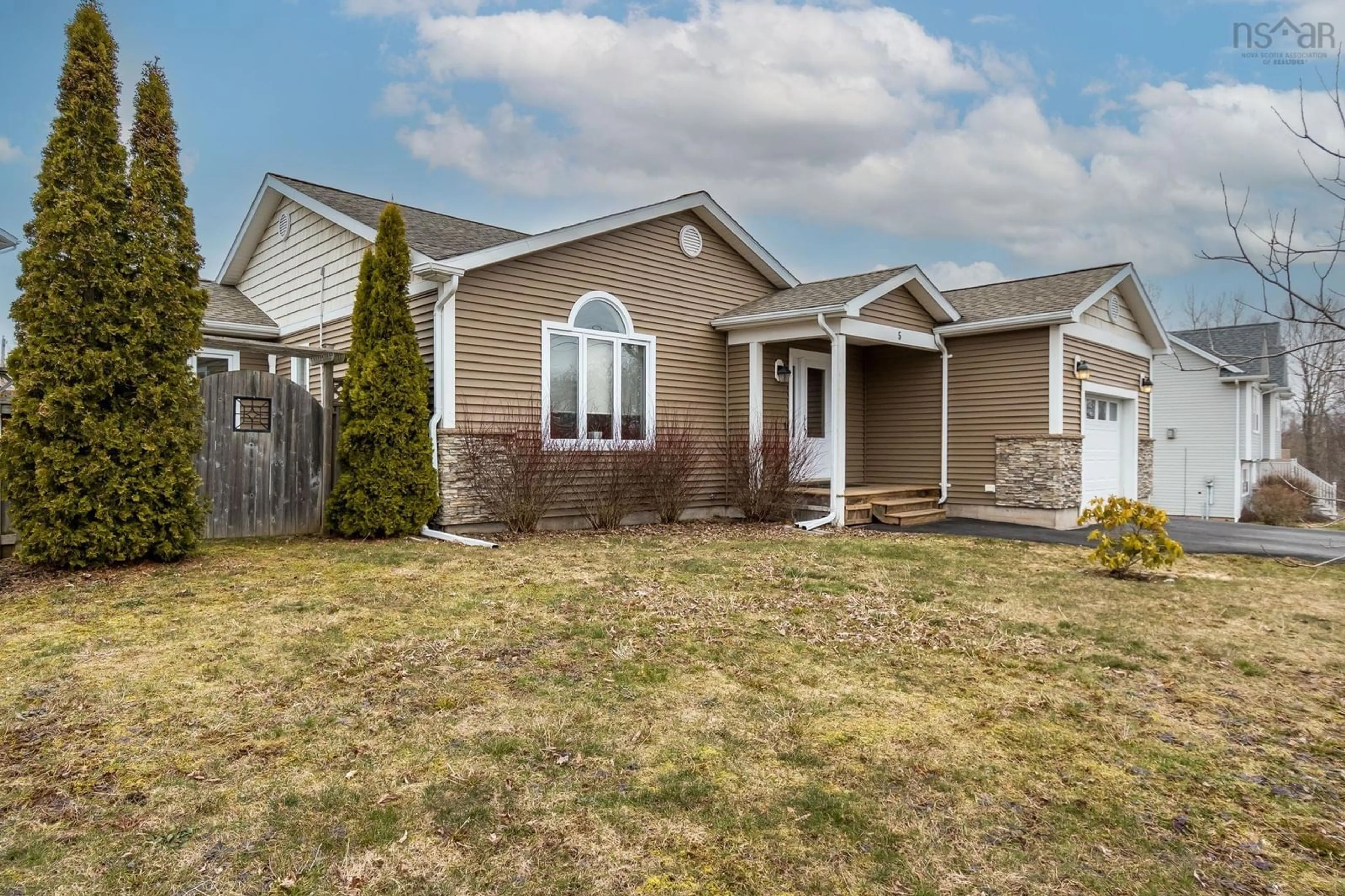 Home with vinyl exterior material, street for 5 Tailfeather Crt, North Kentville Nova Scotia B4N 0E6