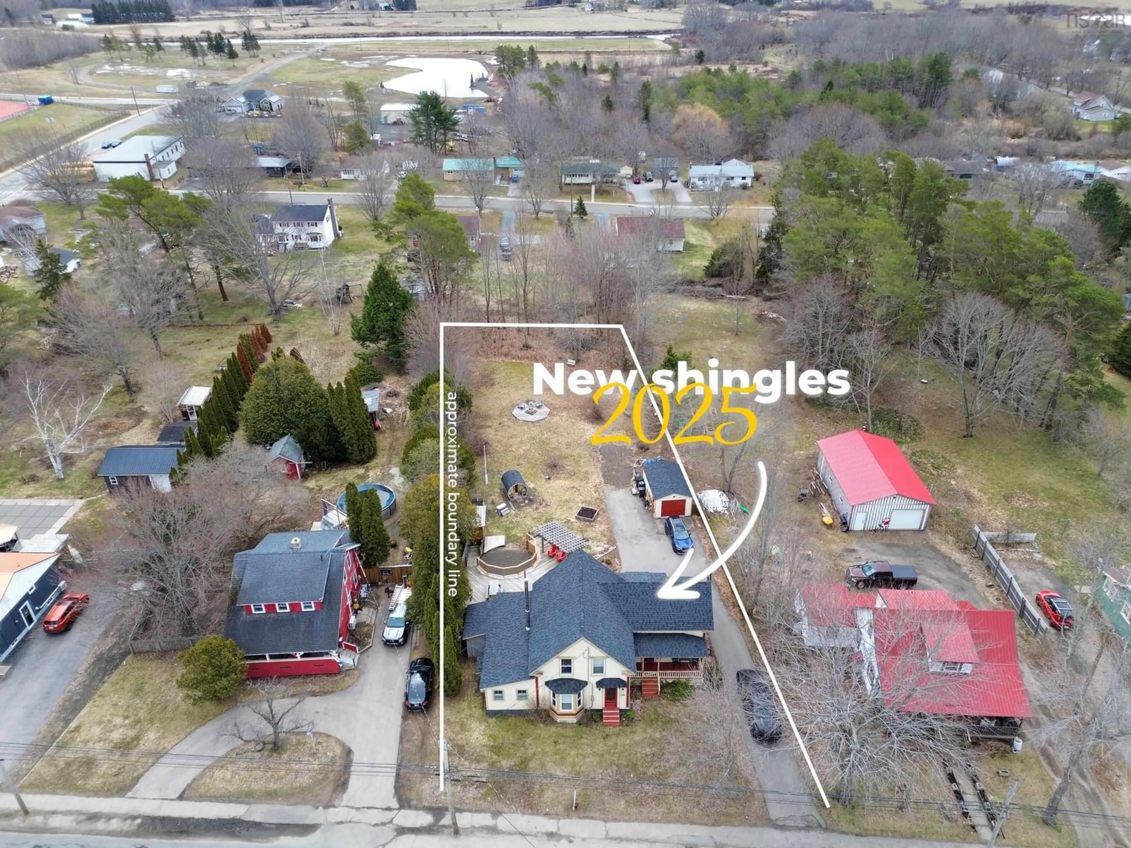 A pic from outside/outdoor area/front of a property/back of a property/a pic from drone, street for 414 Granville St, Bridgetown Nova Scotia B0S 1C0
