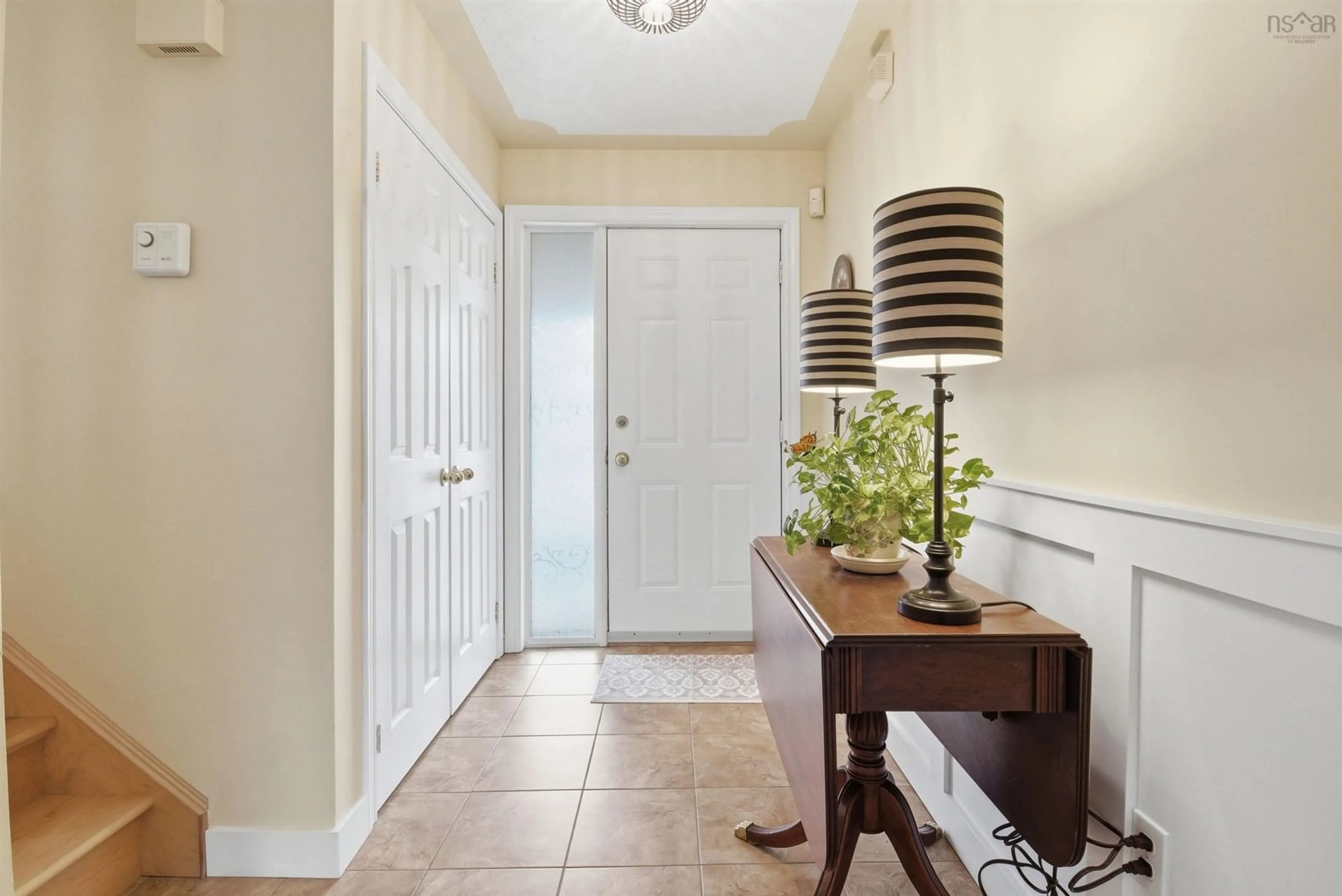 Indoor entryway for 9 Amberwood Crt, Halifax Nova Scotia B3M 3X6