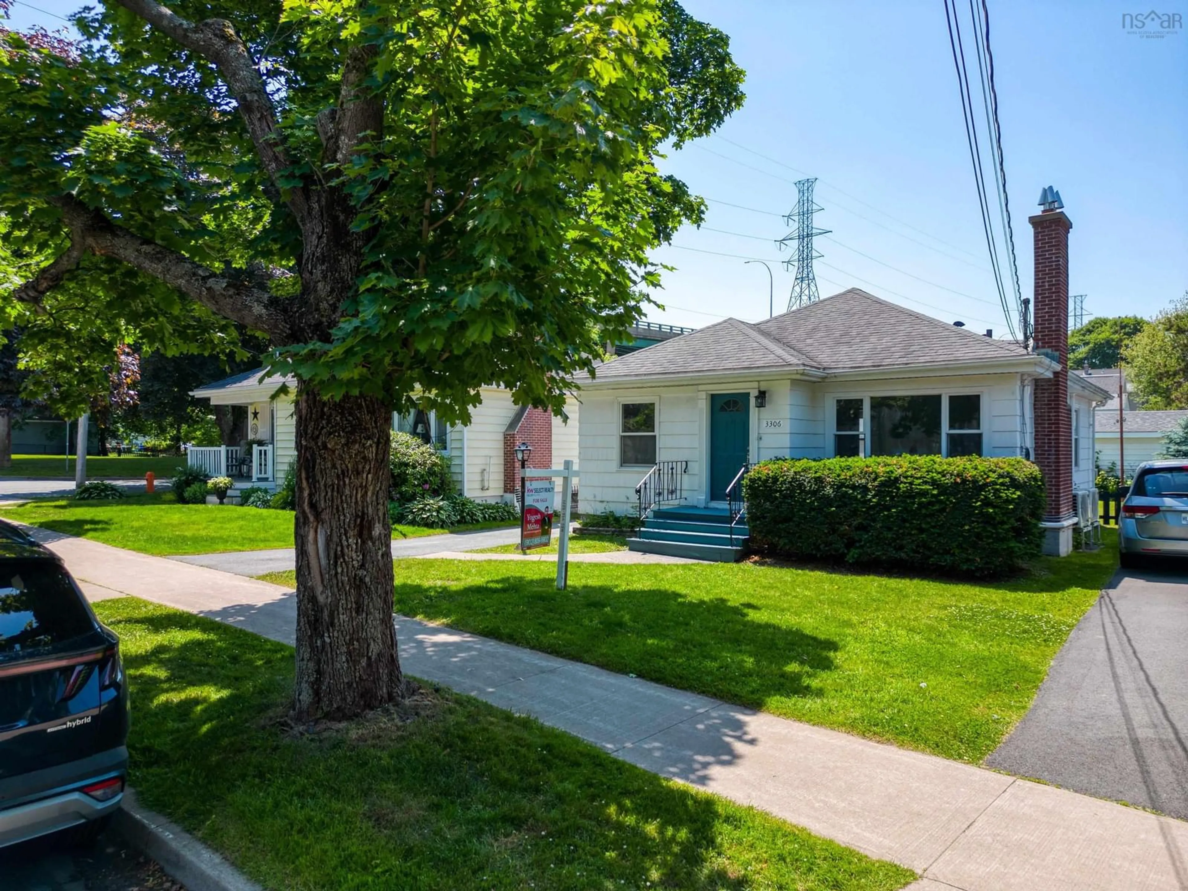 A pic from outside/outdoor area/front of a property/back of a property/a pic from drone, street for 3306 Ashburn Ave, Halifax Nova Scotia B3L 4C2