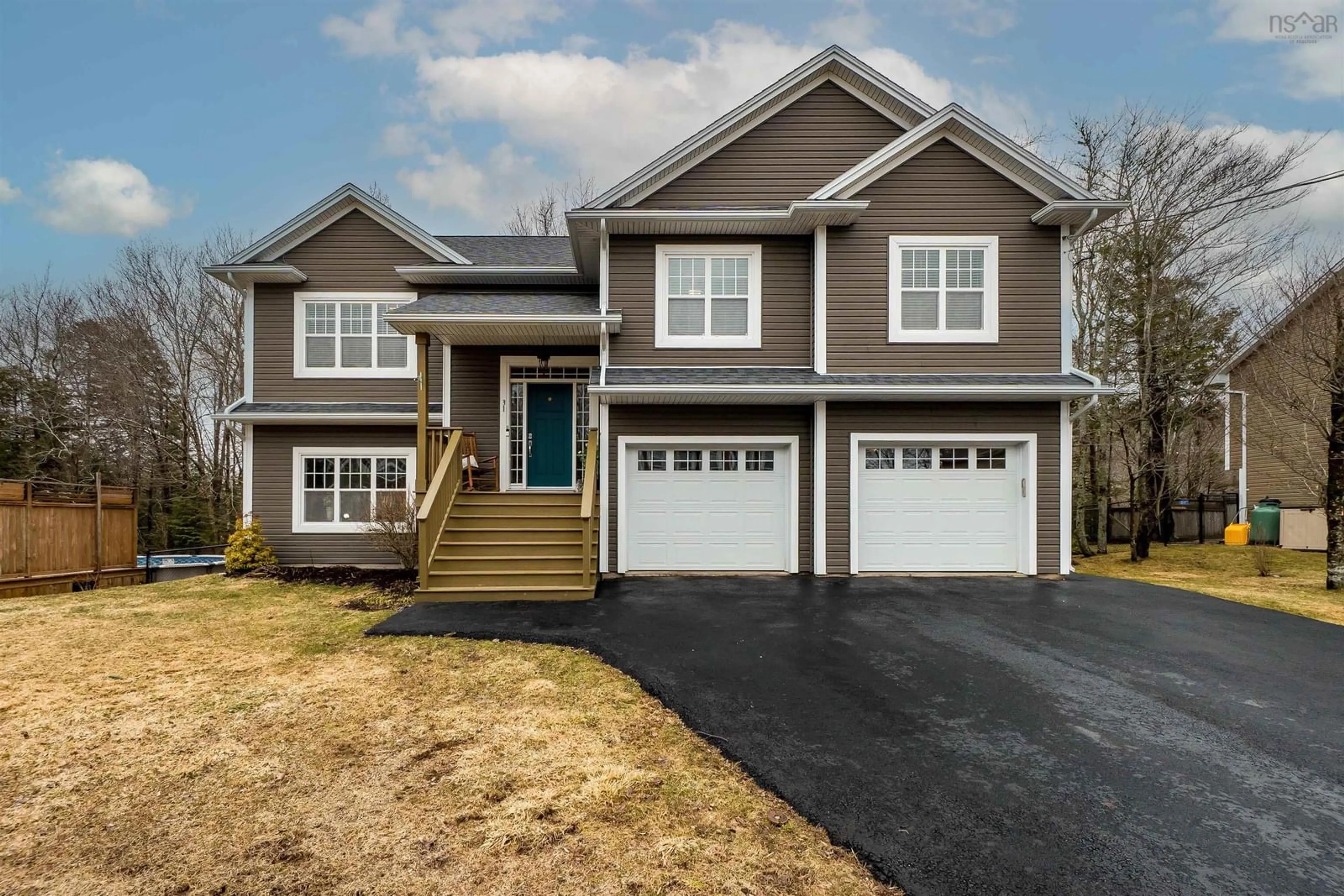 Home with vinyl exterior material, street for 31 Colville Crt, Beaver Bank Nova Scotia B4G 1B8
