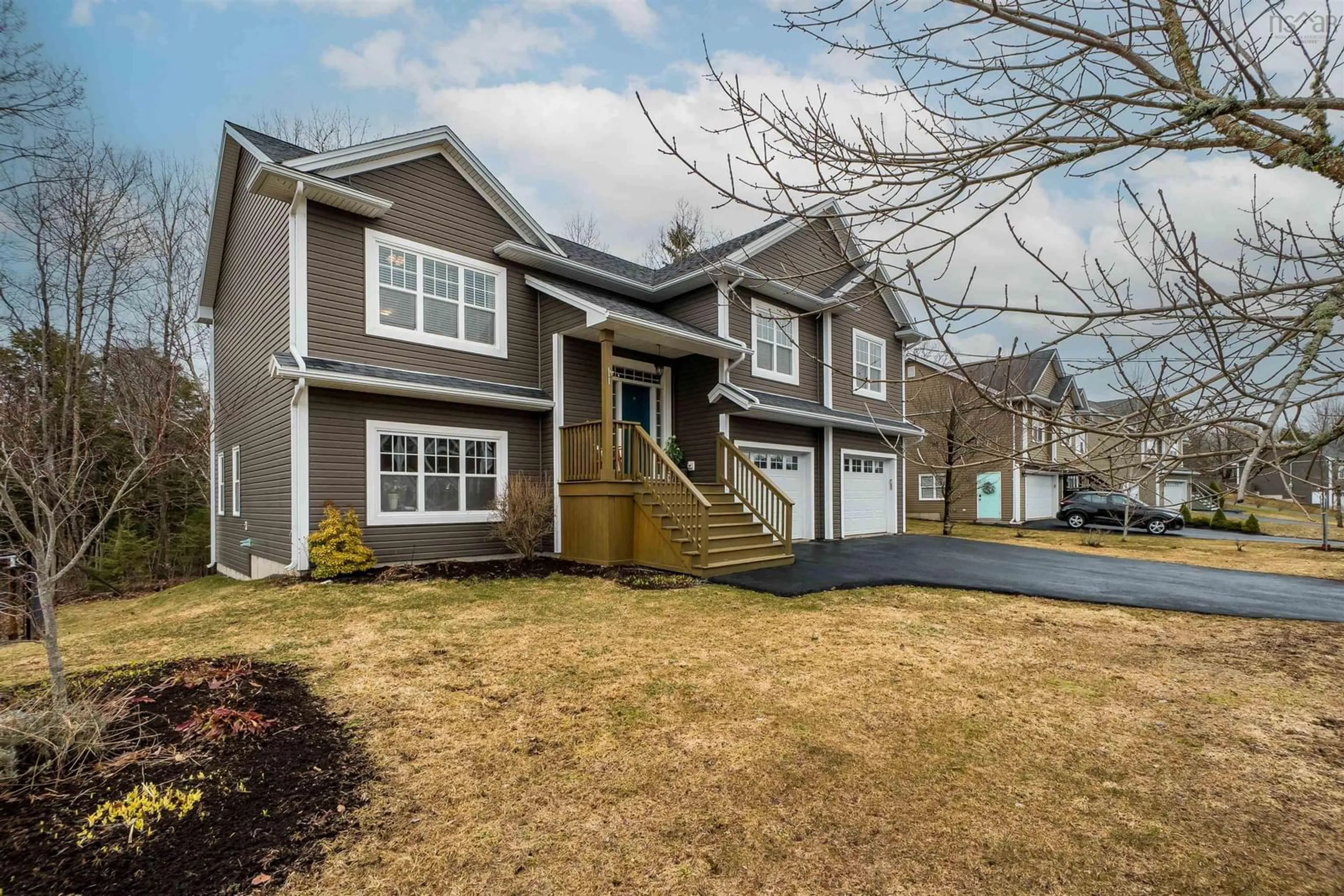 Home with vinyl exterior material, street for 31 Colville Crt, Beaver Bank Nova Scotia B4G 1B8