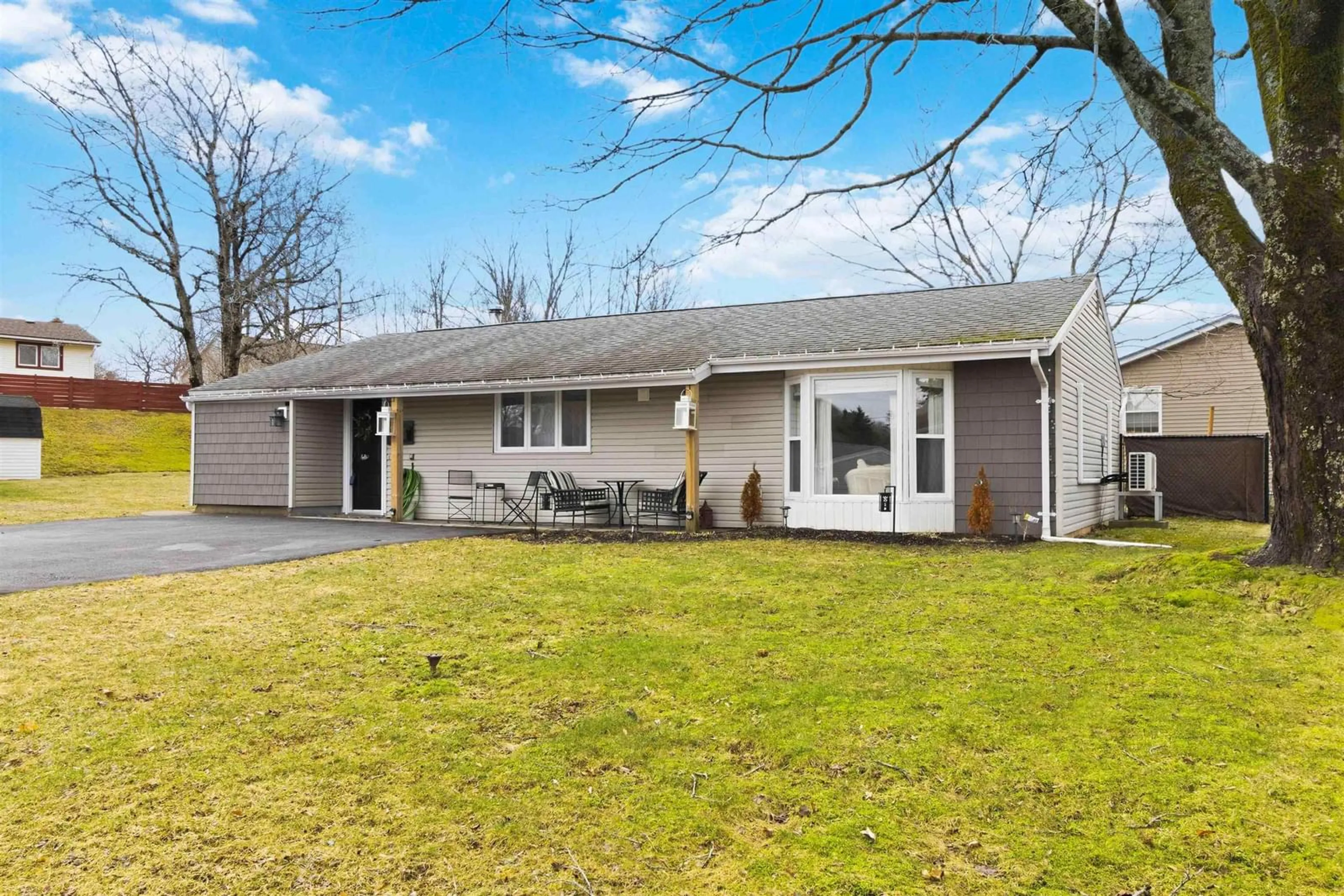 Home with vinyl exterior material, street for 14 Magog Crt, Dartmouth Nova Scotia B2W 0B7