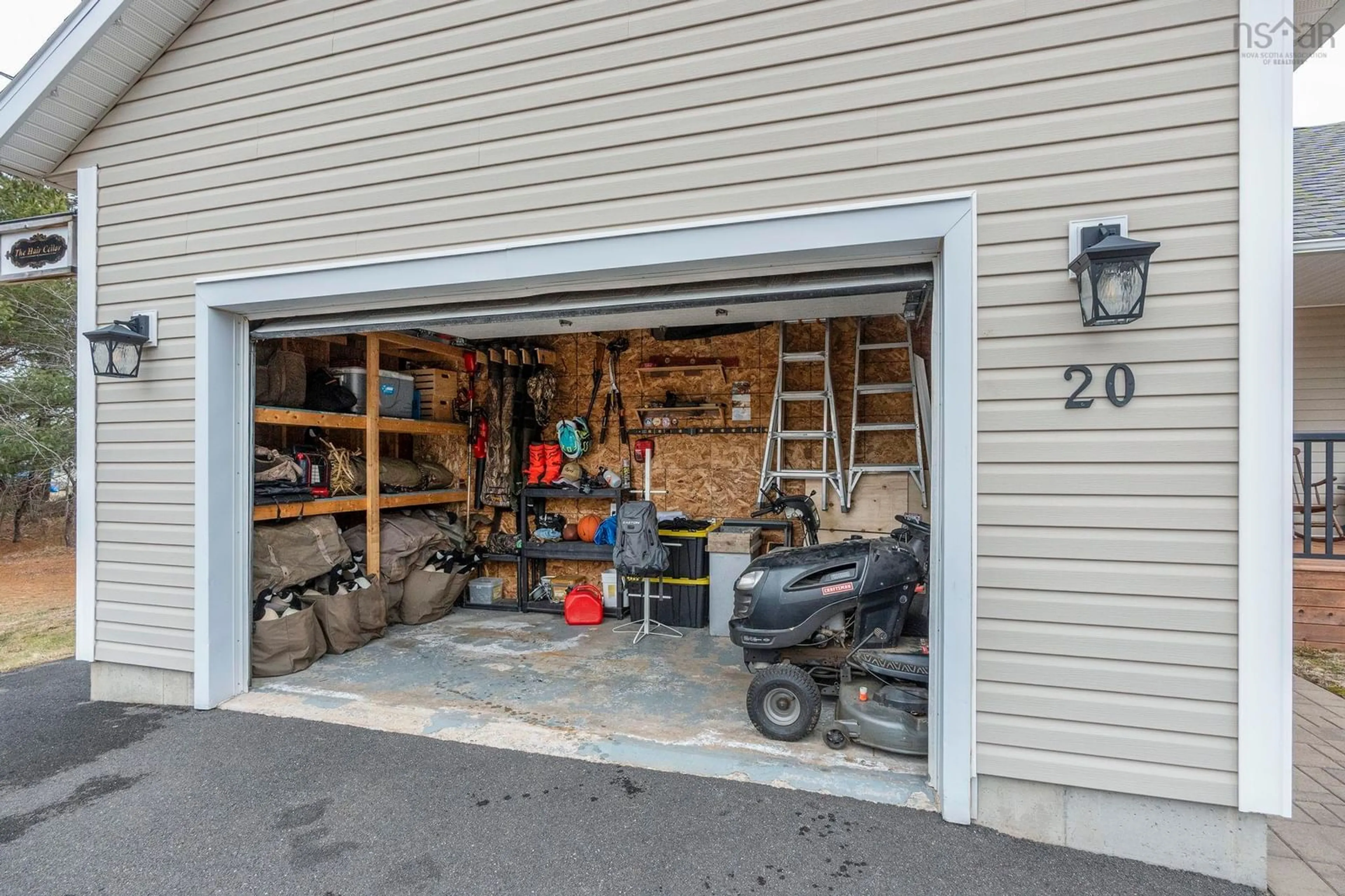 Indoor garage for 20 Geiger Dr, Wilmot Nova Scotia B0P 1R0