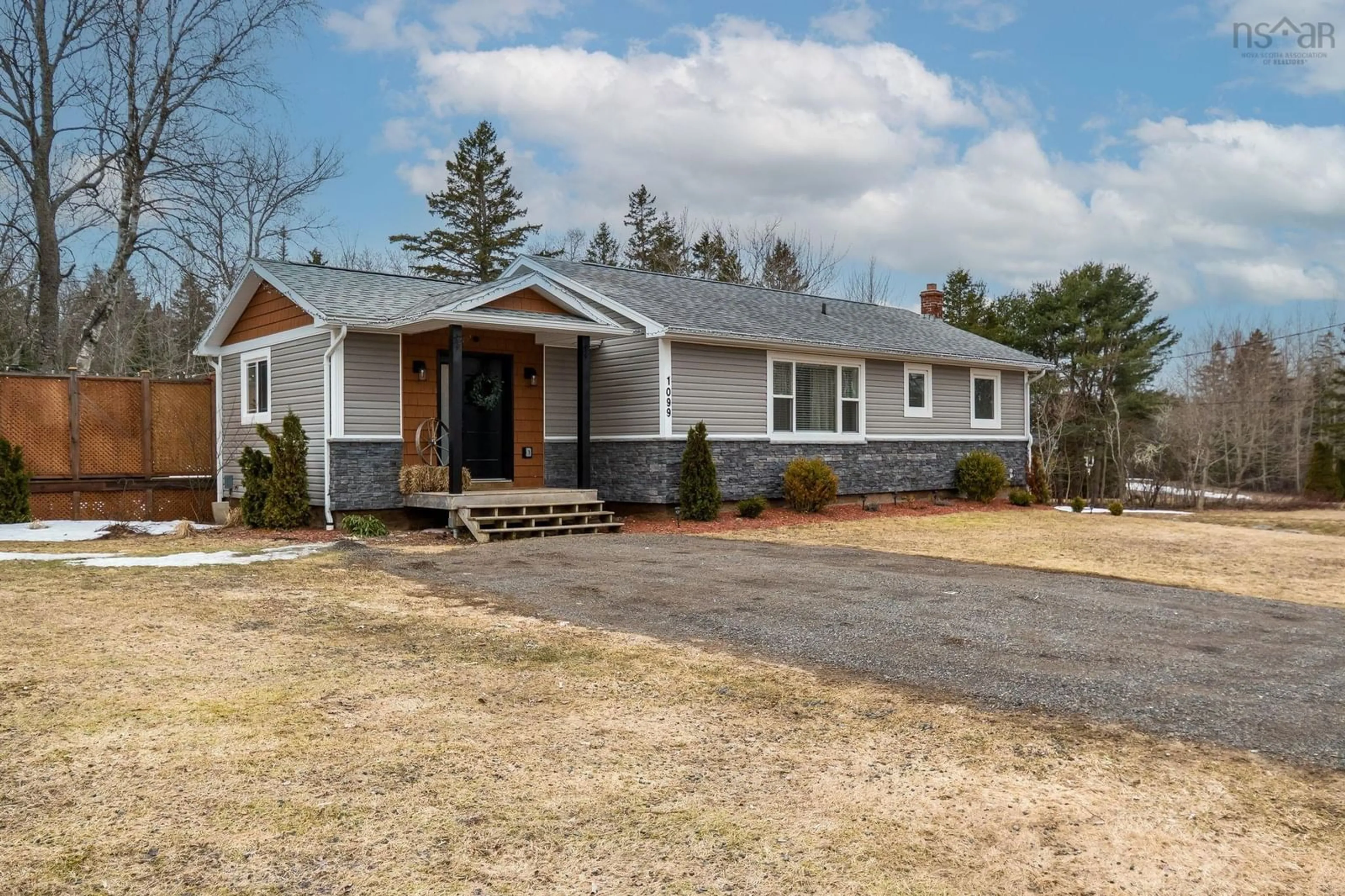 Home with vinyl exterior material, street for 1099 English Mountain Rd, South Alton Nova Scotia B4N 2V8