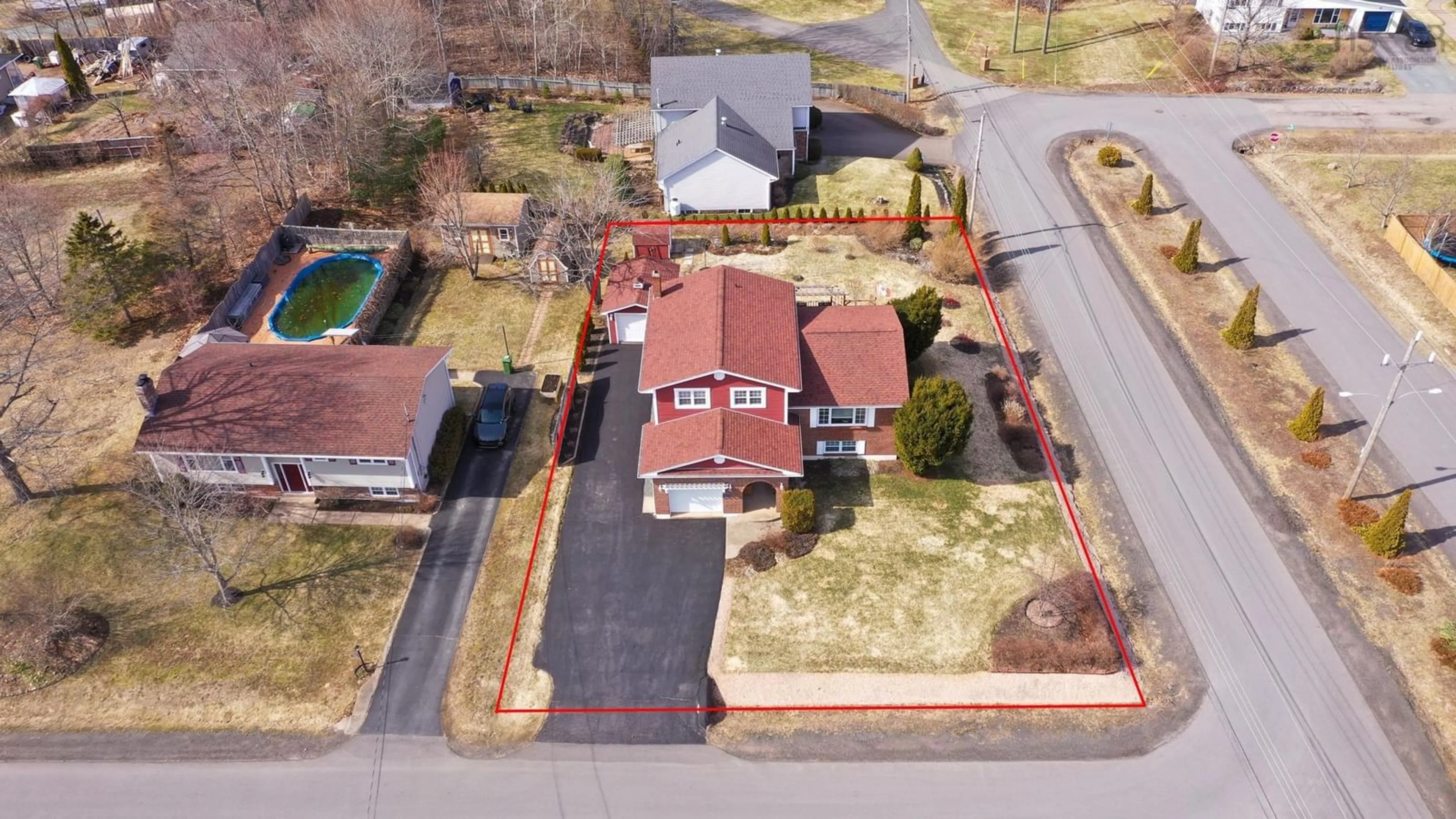 A pic from outside/outdoor area/front of a property/back of a property/a pic from drone, street for 1005 Green St, New Minas Nova Scotia B4N 5L5