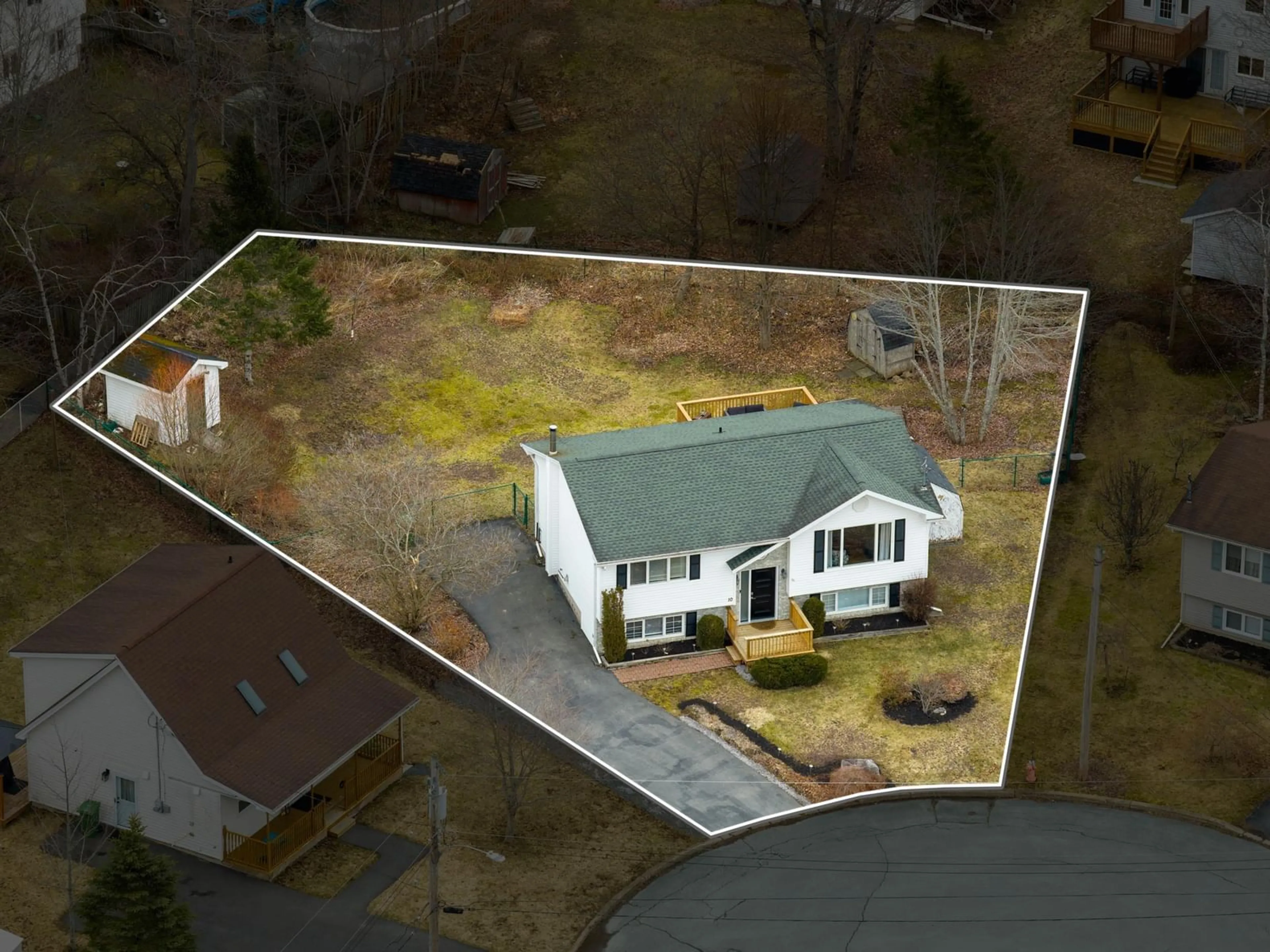 A pic from outside/outdoor area/front of a property/back of a property/a pic from drone, building for 10 Tynes Crt, Lower Sackville Nova Scotia B4C 3Y9