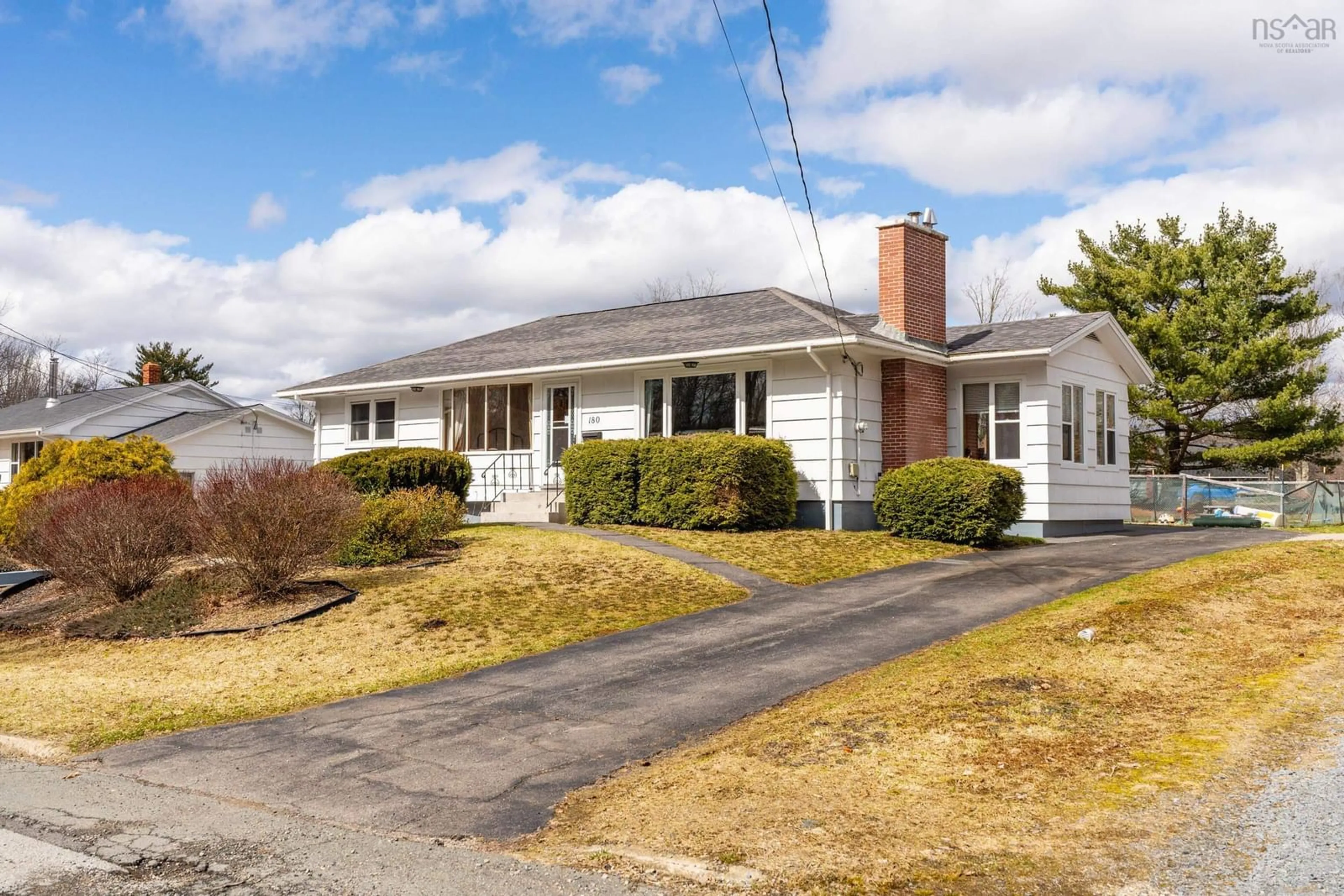 Unknown for 180 Queen St, Bridgewater Nova Scotia B4V 1P6